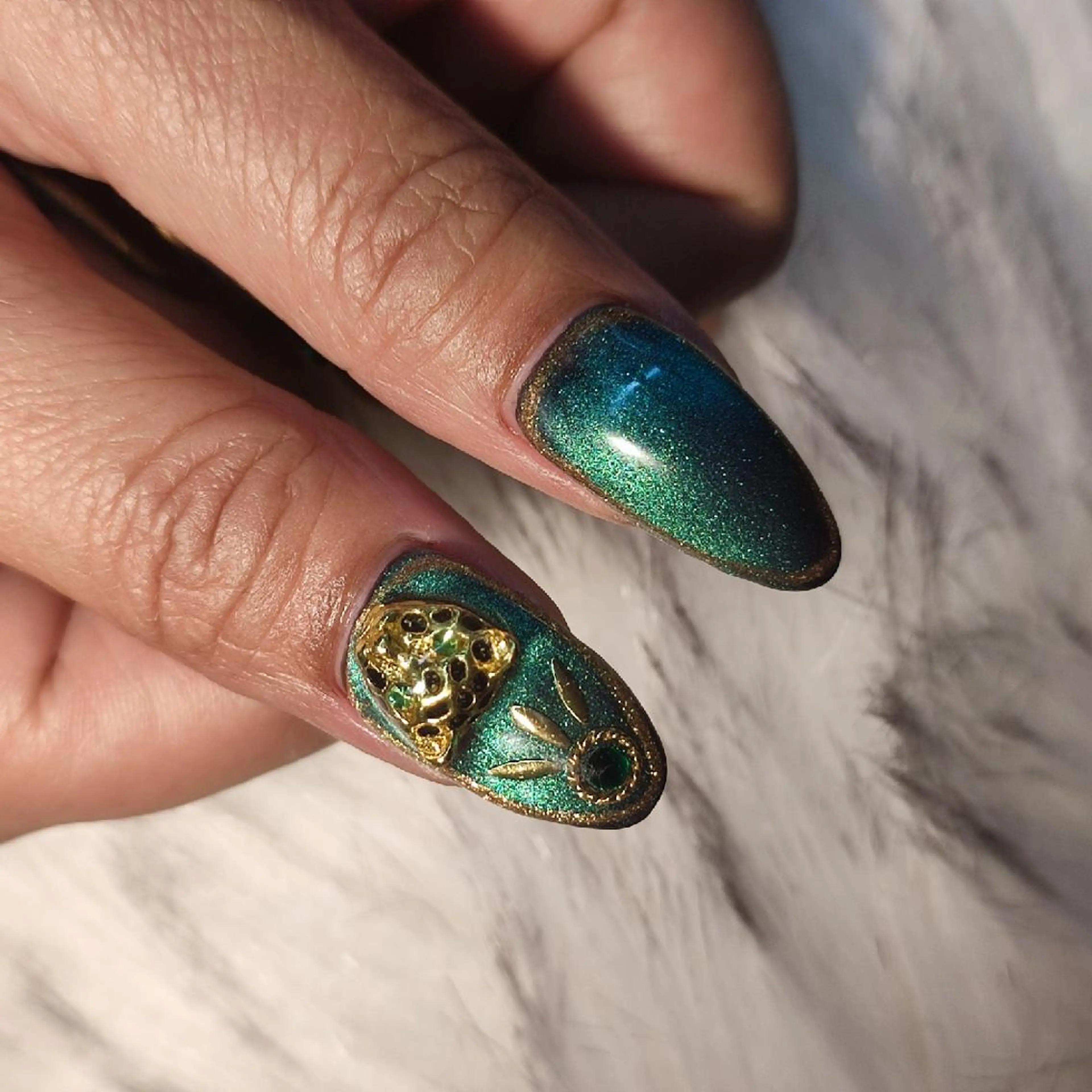 ネイル ハンドネイル RUNWAY 　　の眉毛・アイブロウイメージ