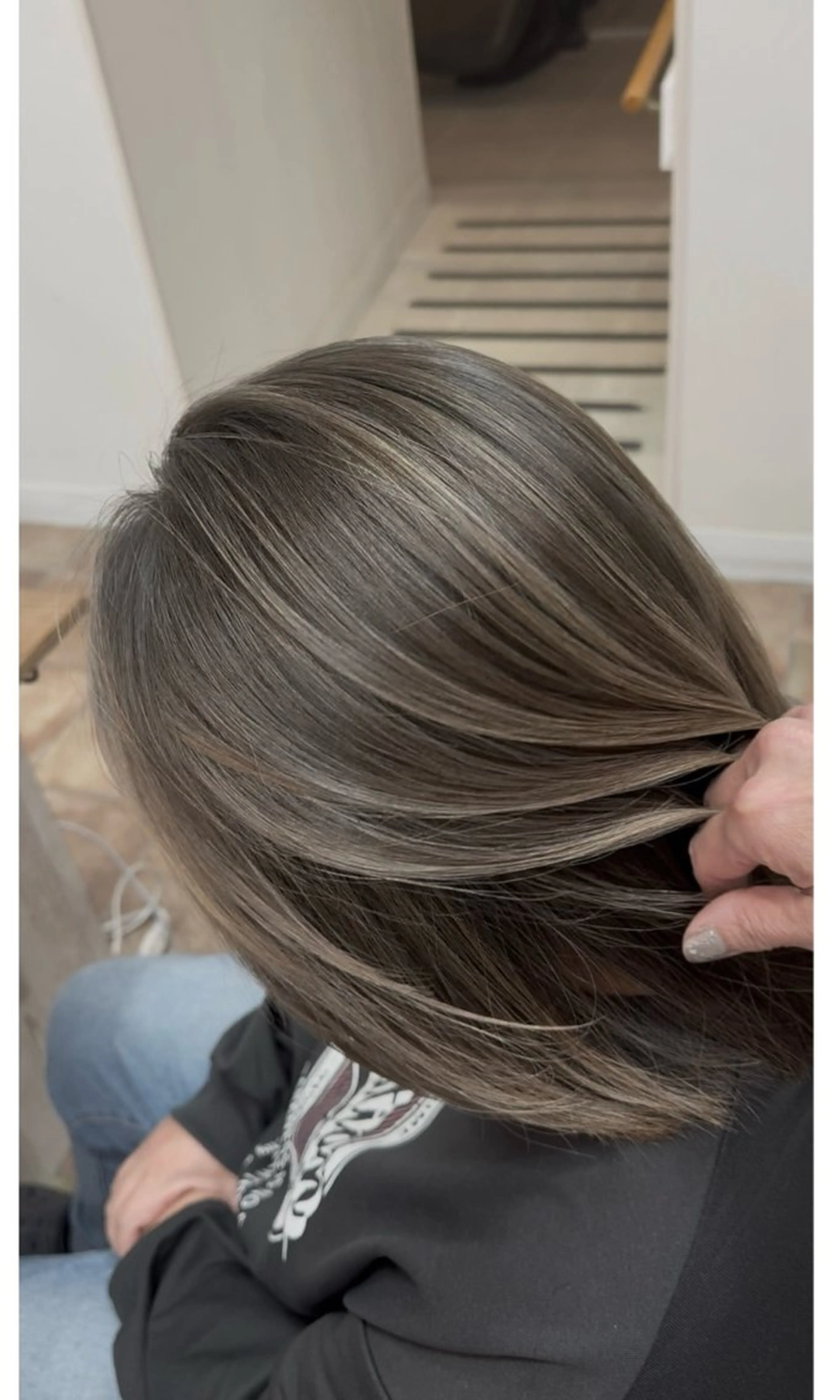 ミディアム 白髪ぼかし☘️クセ 活かし🎈小倉🥇のヘアスタイル