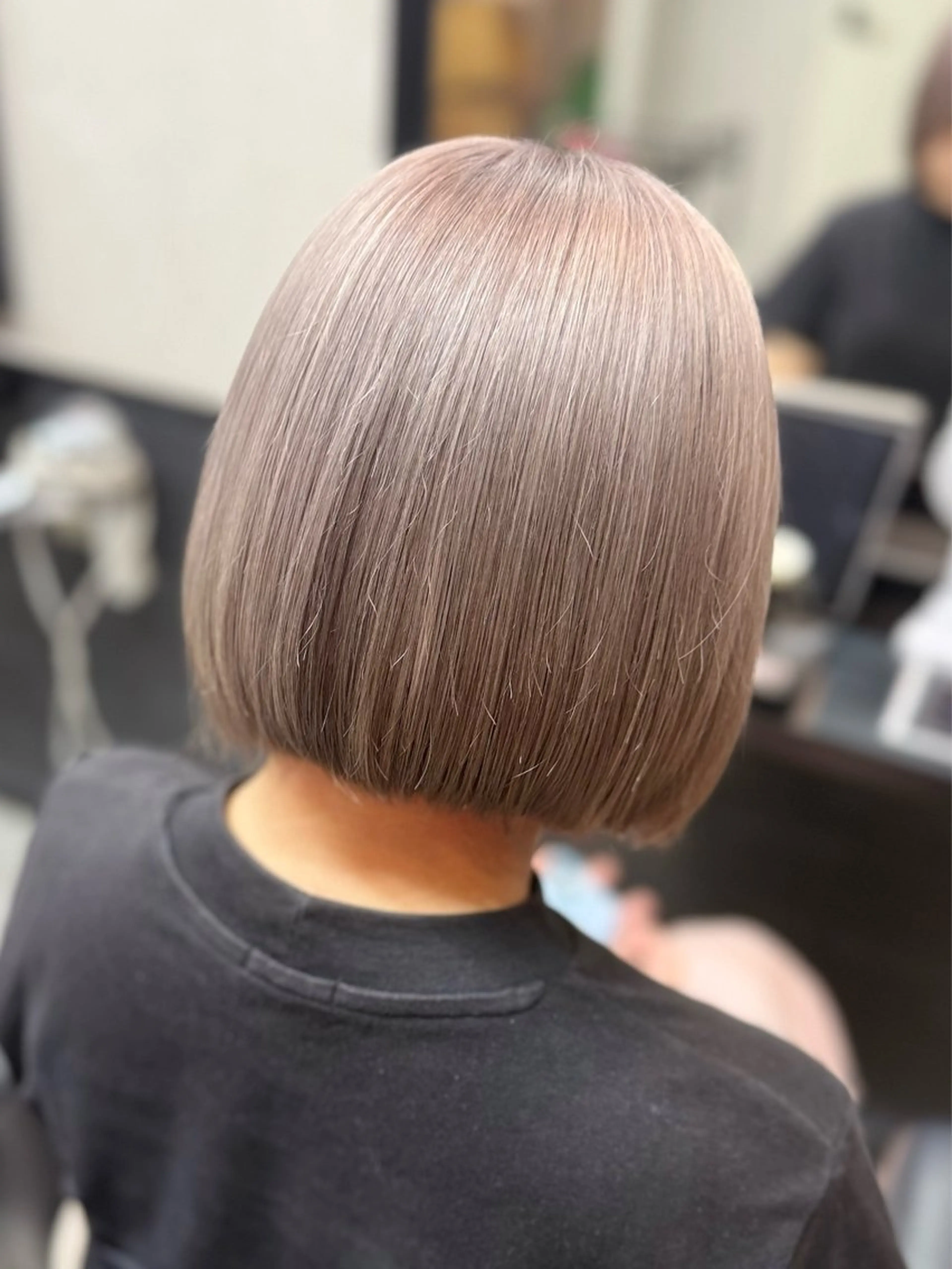 ショート 加賀文乃/ハイトーン /艶カラー/派手髪のヘアスタイル