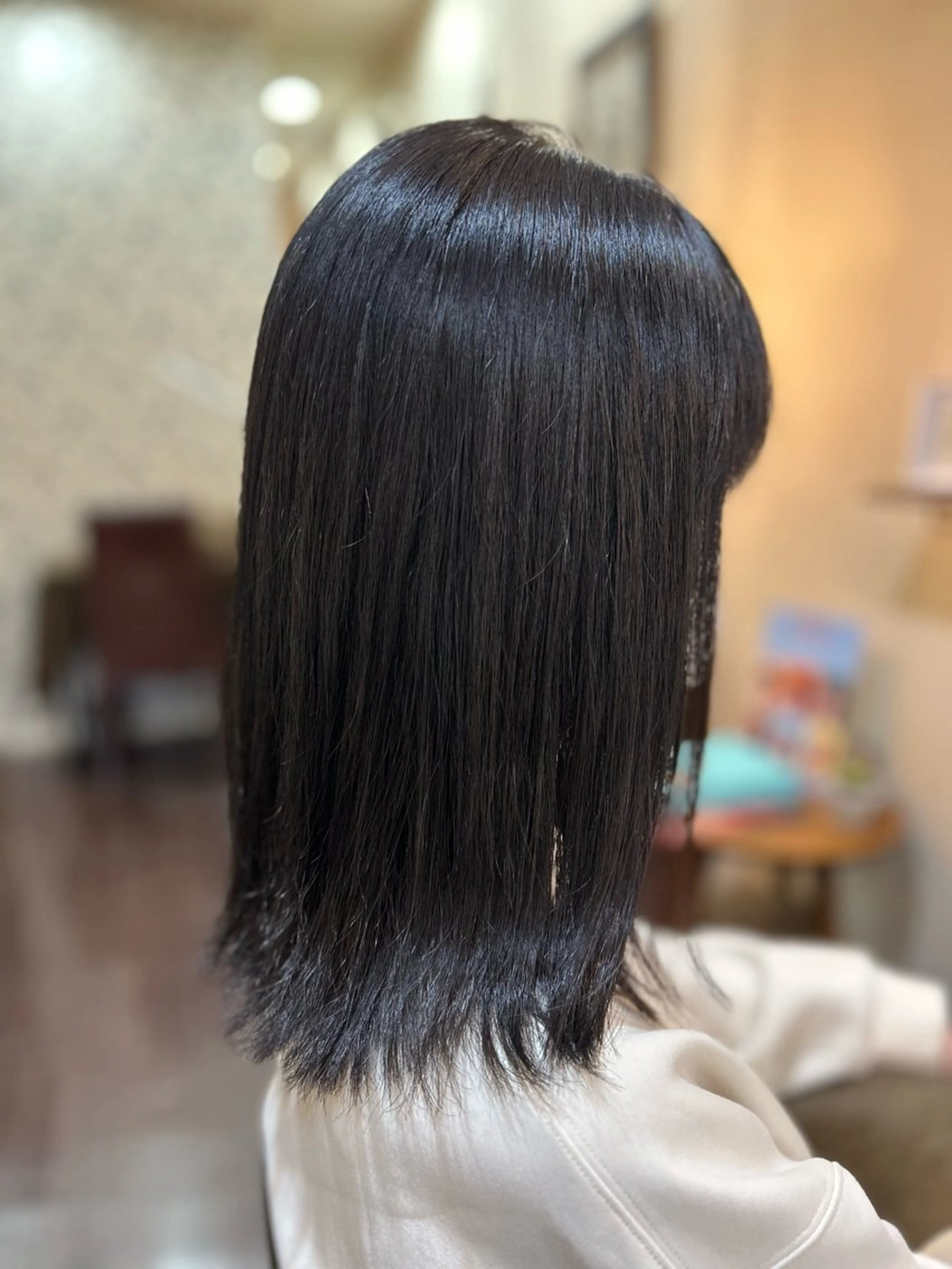 セミロング パーマ 外ハネヘア 酸性ストレート ストレートパーマ 松田 佳純のヘアスタイル