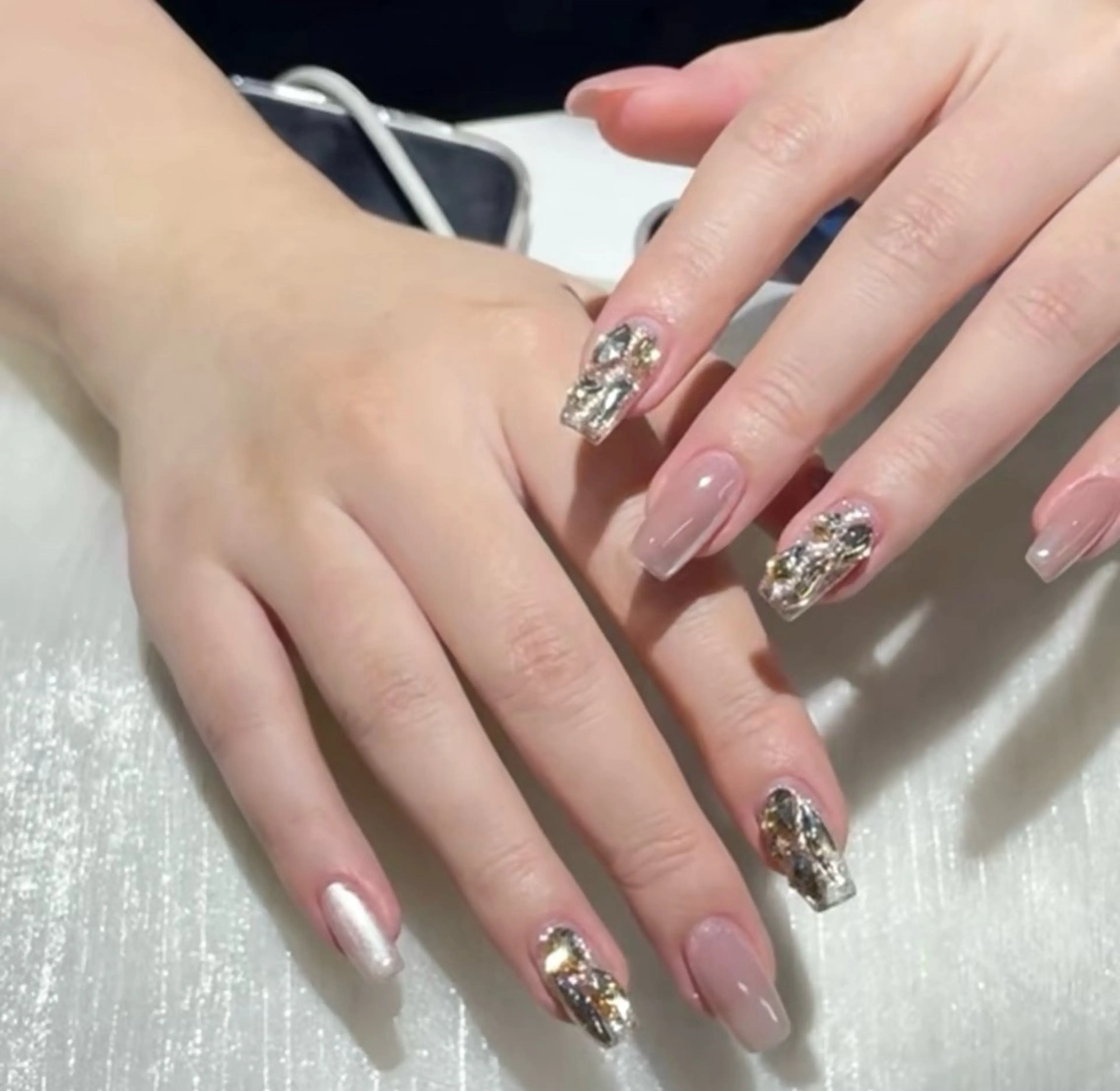 ネイル チークネイル 長さ出し フラワーネイル フレンチネイル ガーリー sun nail池袋 モデル募集のネイルデザイン