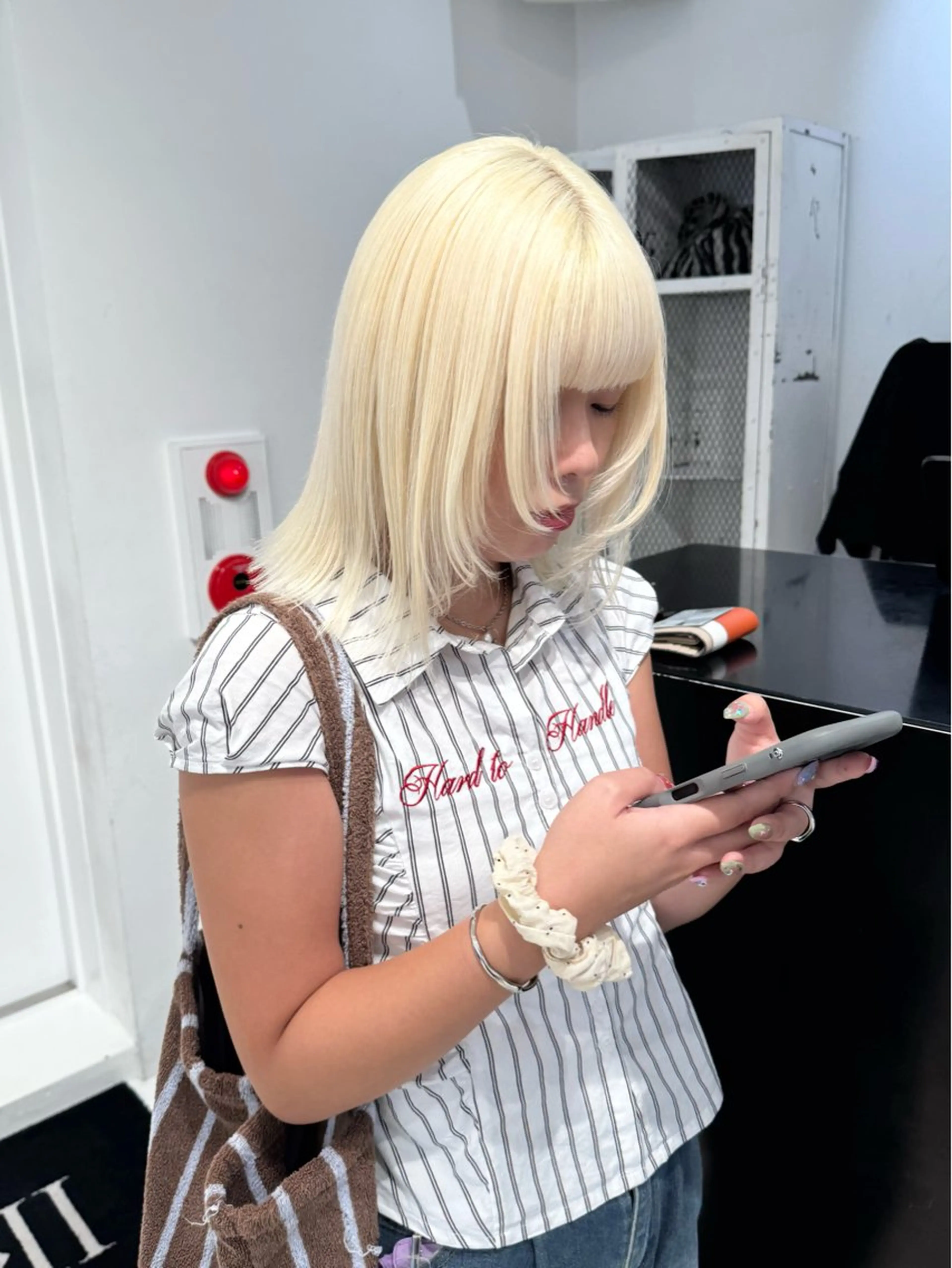 ミディアム カラー ヘアアレンジ ブリーチ 抜きっぱなしブロンド ブロンド カット ヘアカラー トリートメント 艶ハイトーン/ヘア アレンジAYAKAのヘアスタイル