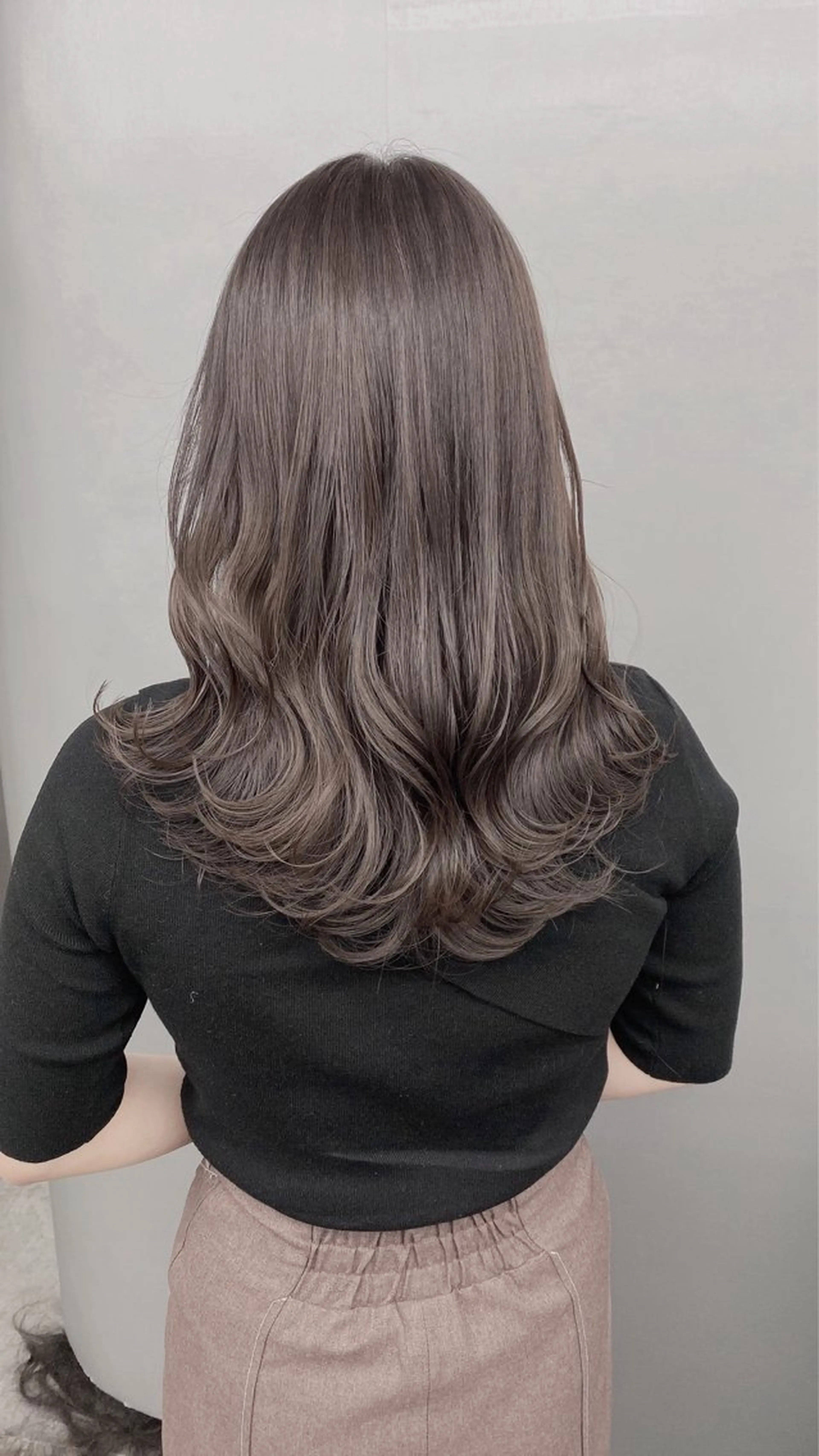 ロング カラー ヘアカラー トリートメント ヘッドスパ ヘアセット 透明感/グレージュ/ ミルクティー/ユウトのヘアスタイル