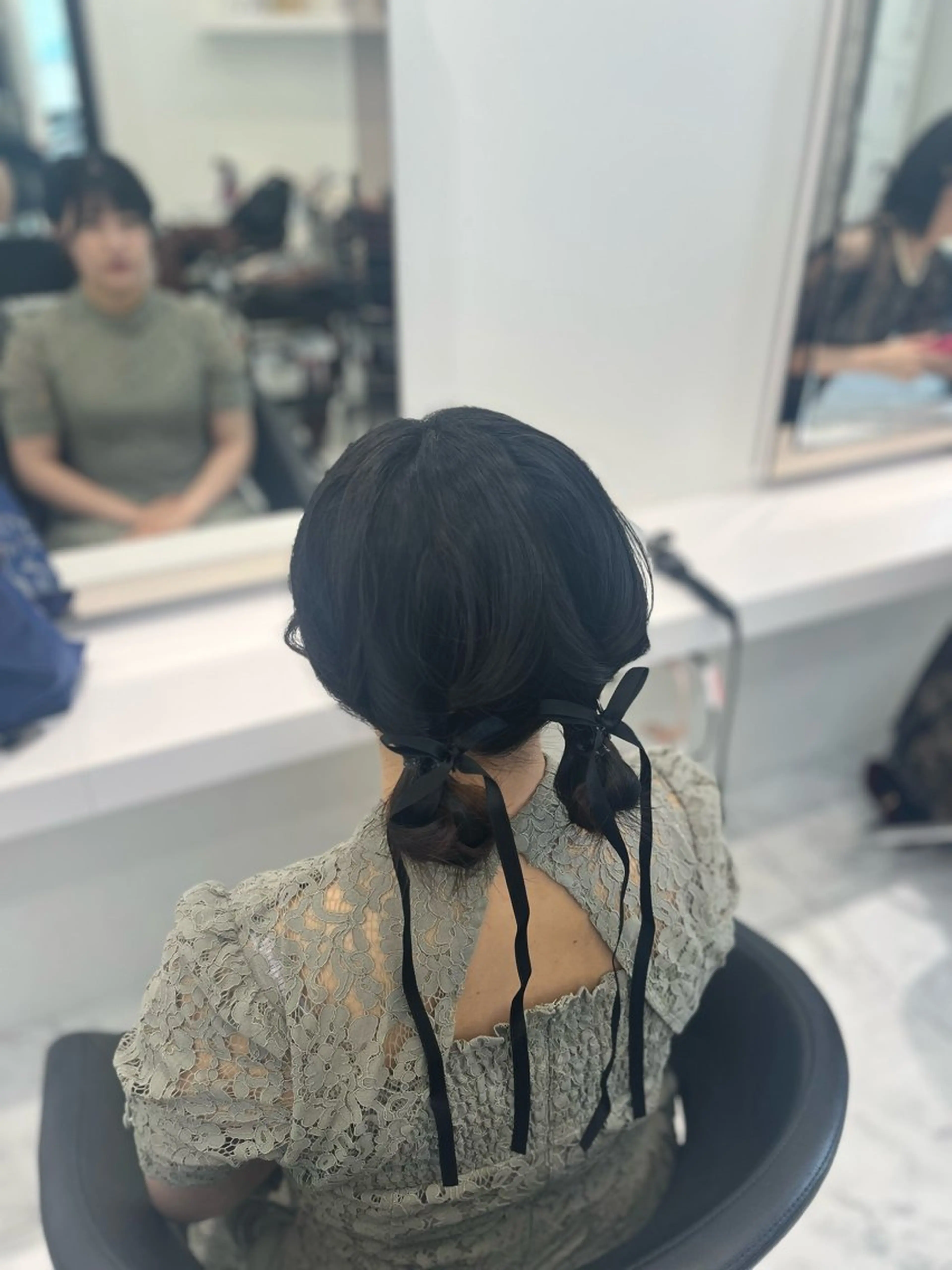 ミディアム ヘアアレンジ お団子ヘア ボブ ヘアセット ハイトーンカラー💞 くるみ🎀のヘアスタイル