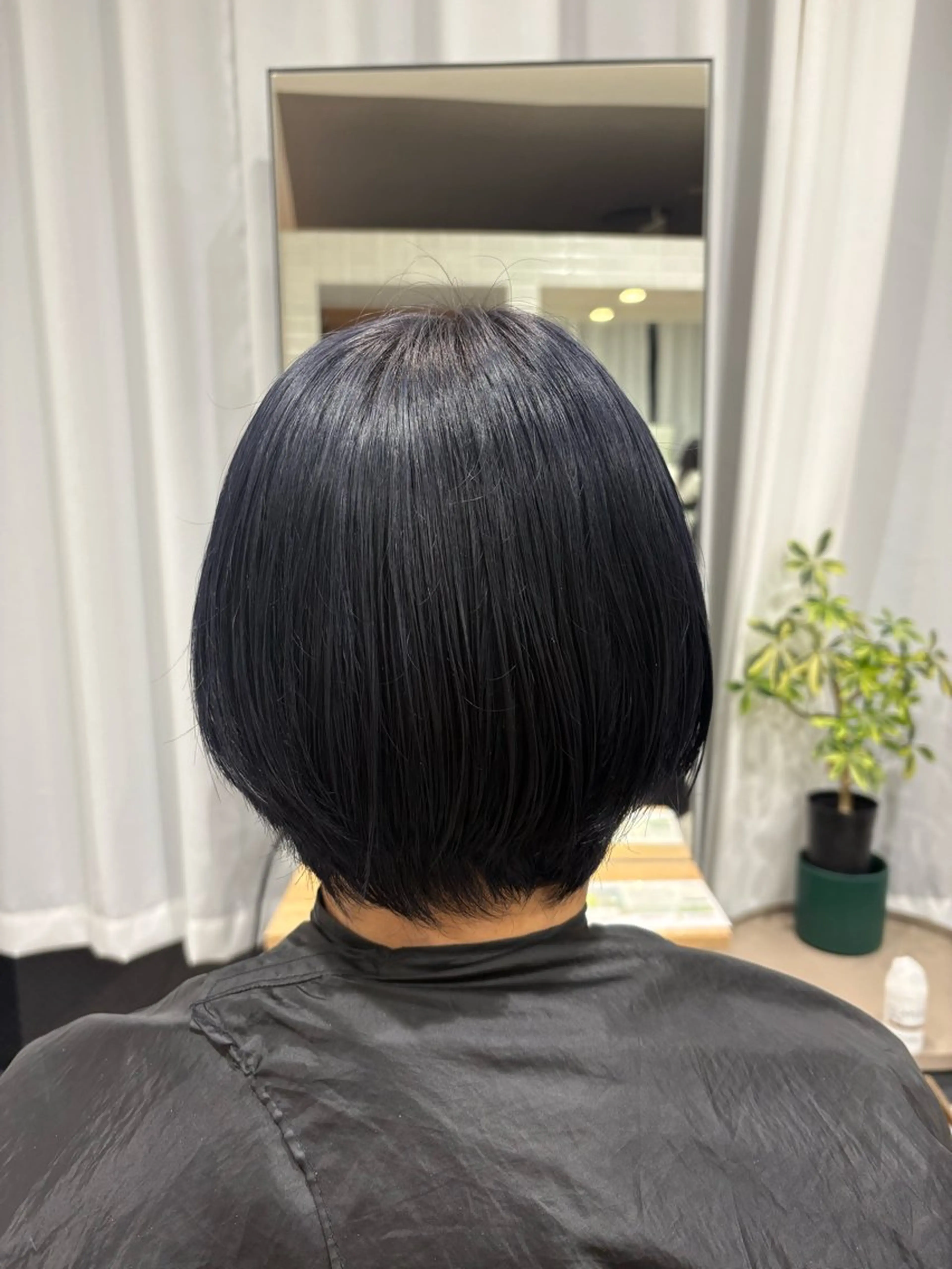 ショート カラー 黒髪 ネイビーカラー さきた ひかるのヘアスタイル