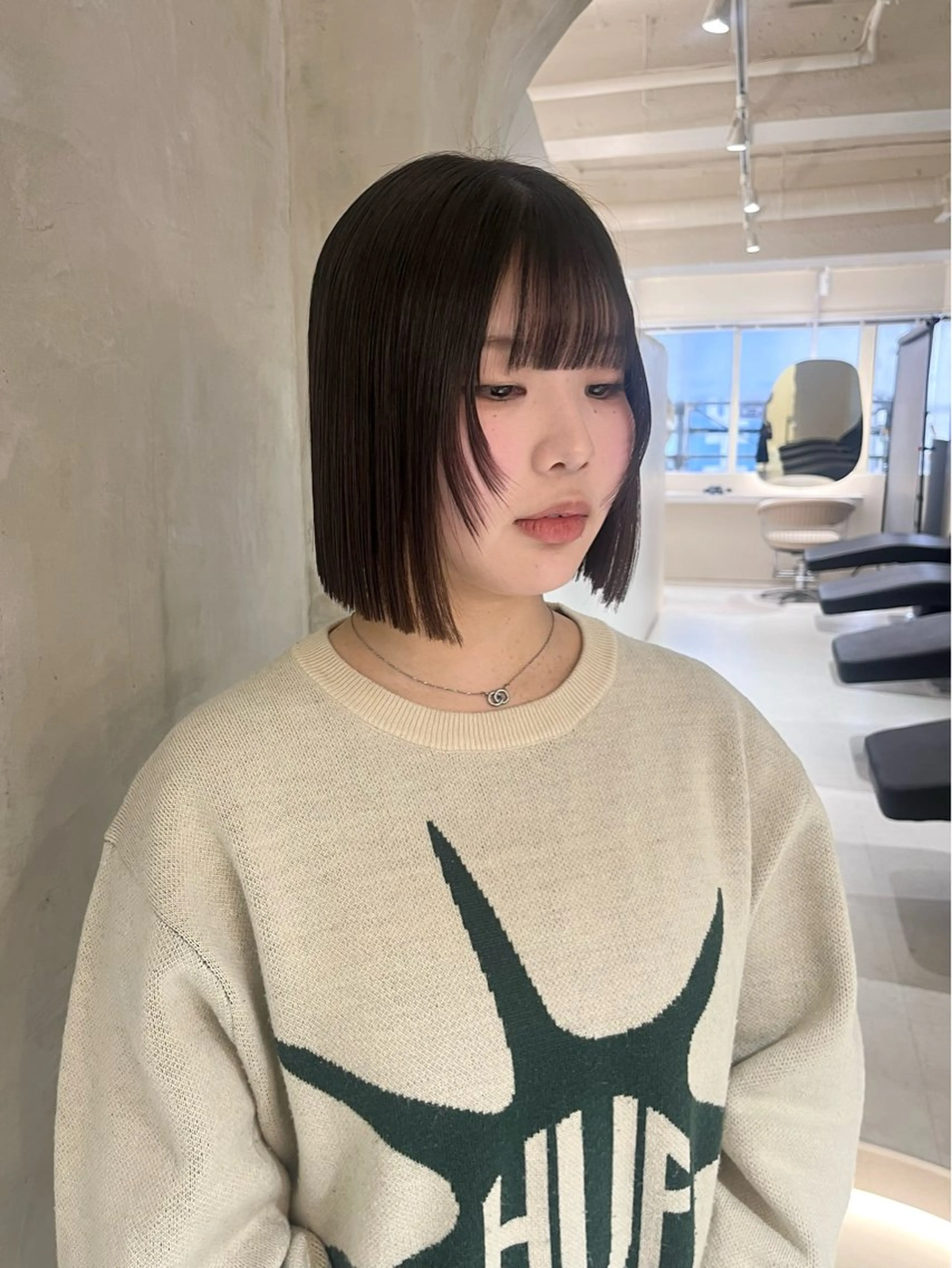 ミディアム カット トリートメント 切りっぱなしボブ/ 艶カラー/綾莉のヘアスタイル