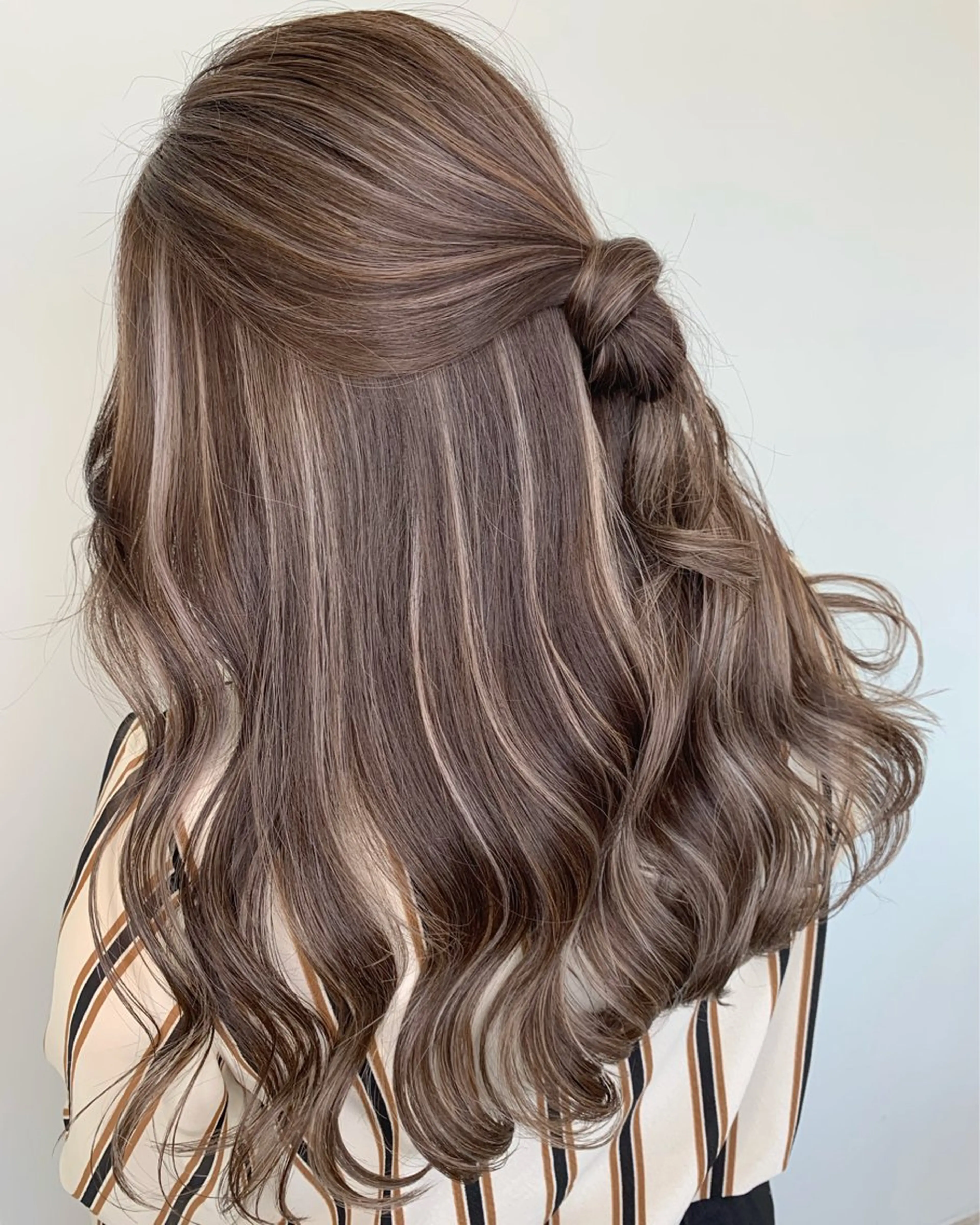 ロング カラー 黒田 真美のヘアスタイル