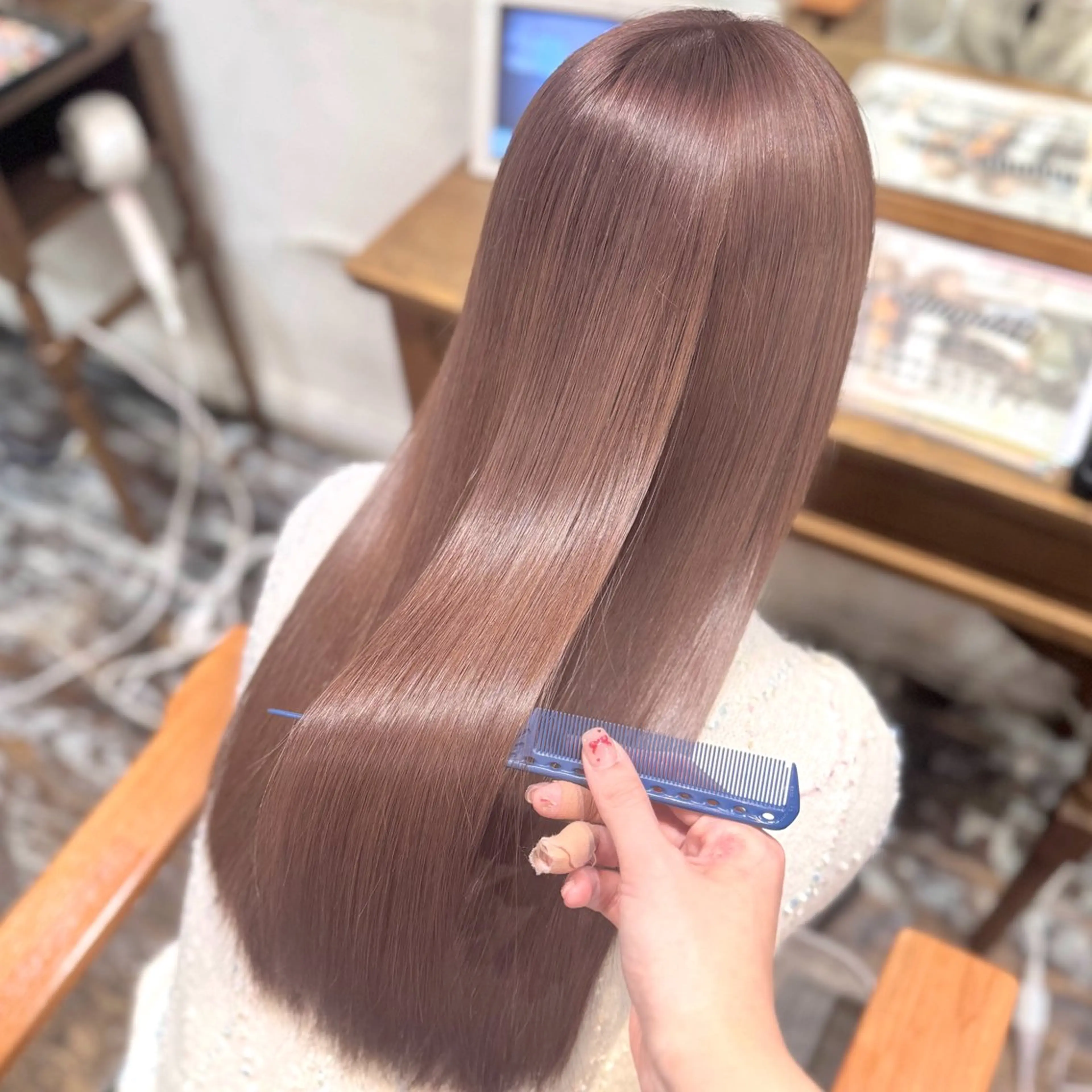 ロング カラー ブリーチ ケアブリーチ 松葉 柚月のヘアスタイル