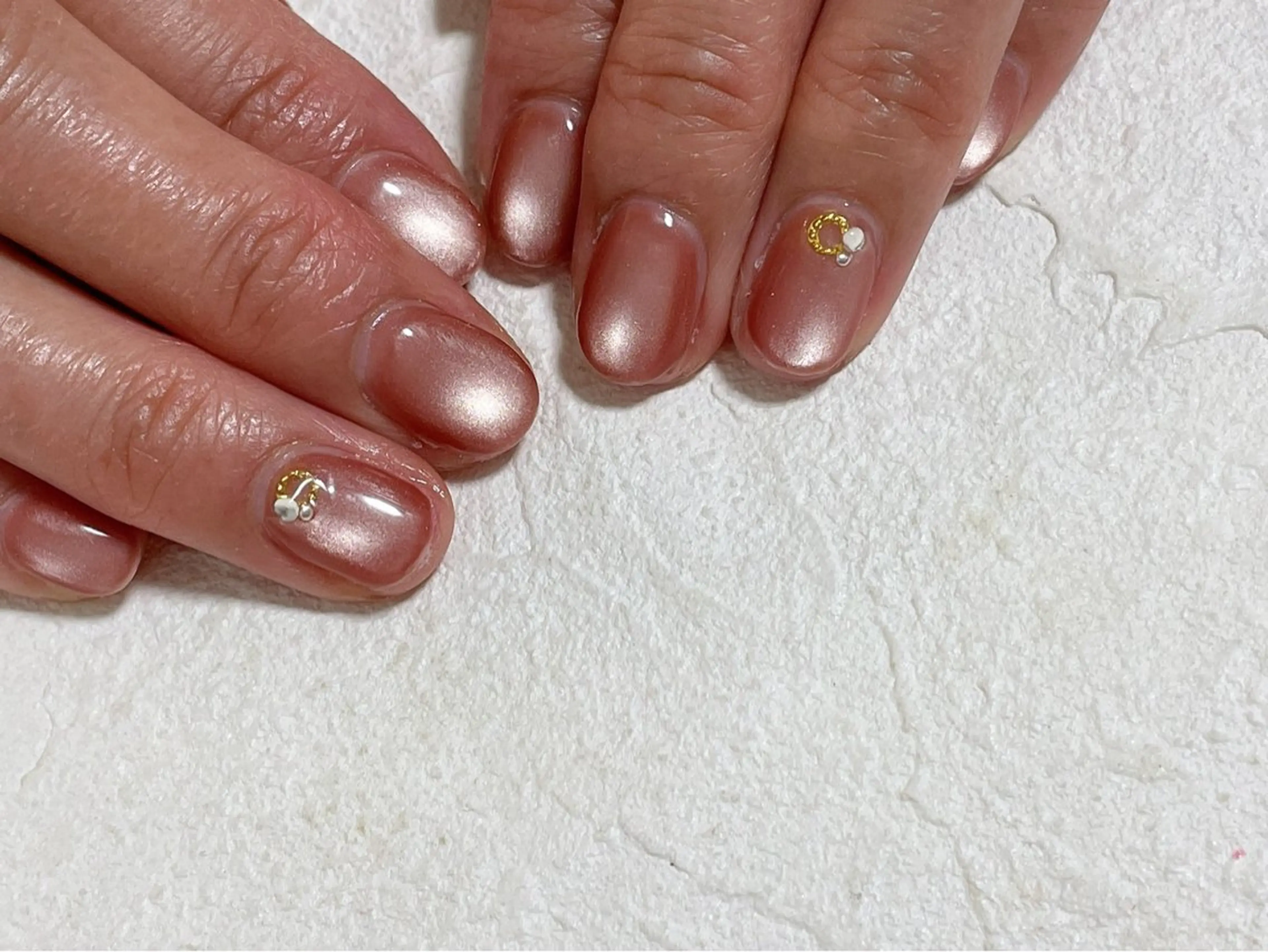 ネイル オーロラネイル フットネイル フレンチネイル ジェルネイル マグネットネイル ハンドネイル mogunail &blowのネイルデザイン