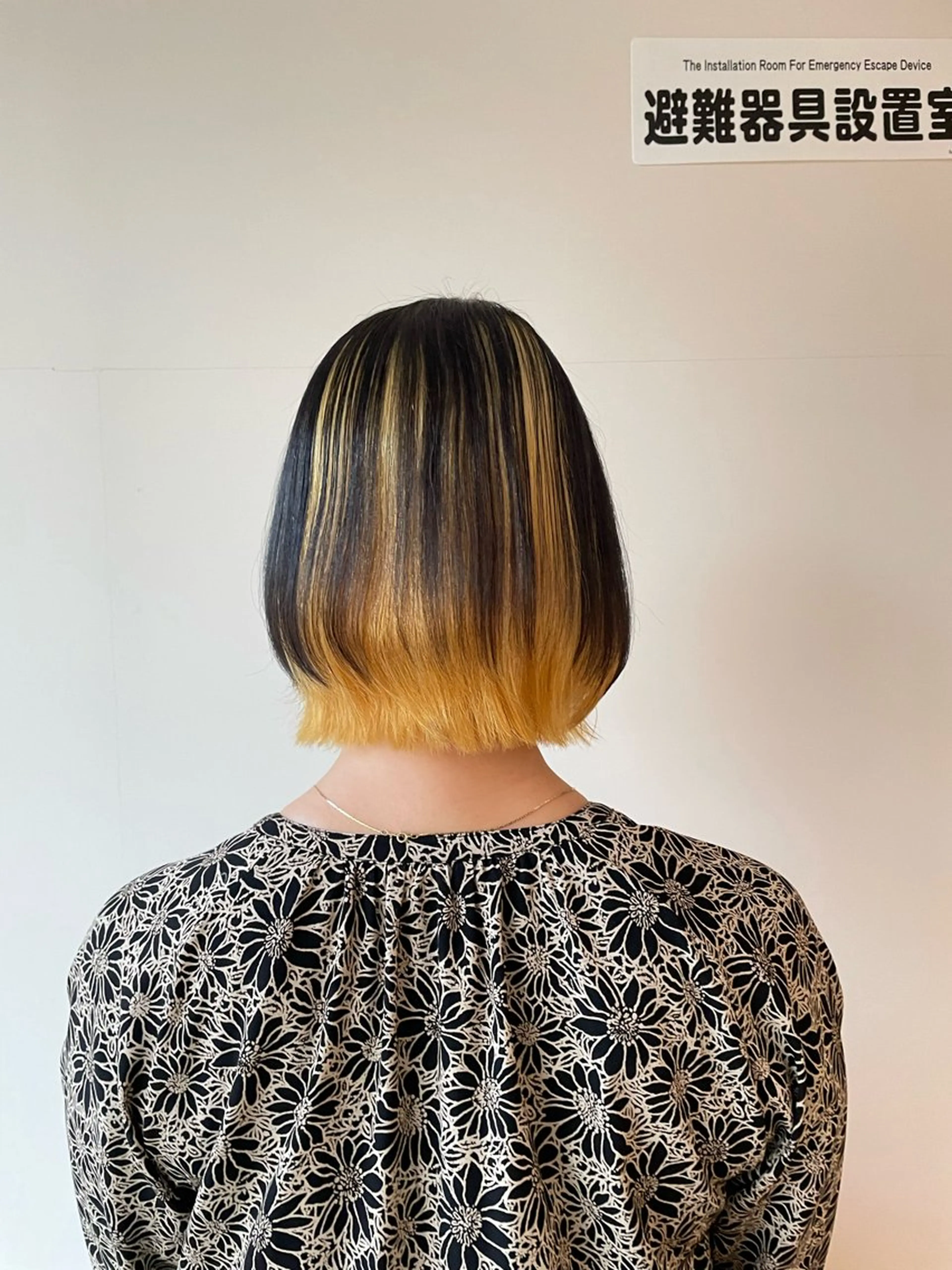 ショート カラー ブリーチ 大賀 チサトのヘアスタイル