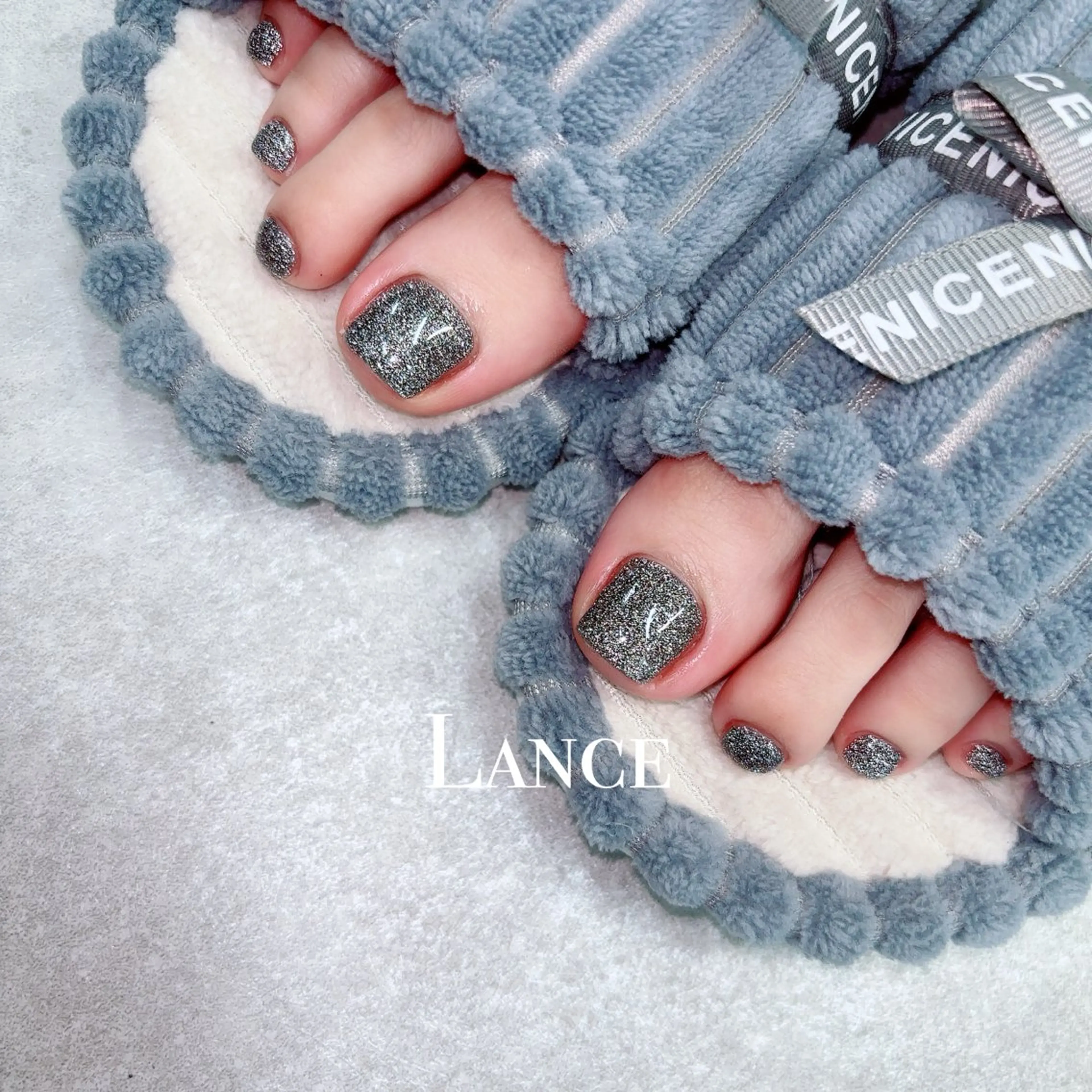 ネイル オーロラネイル ブルー フットネイル 氷ネイル・うるうるネイル キラキラネイル フットネイル Lance nailのネイルデザイン