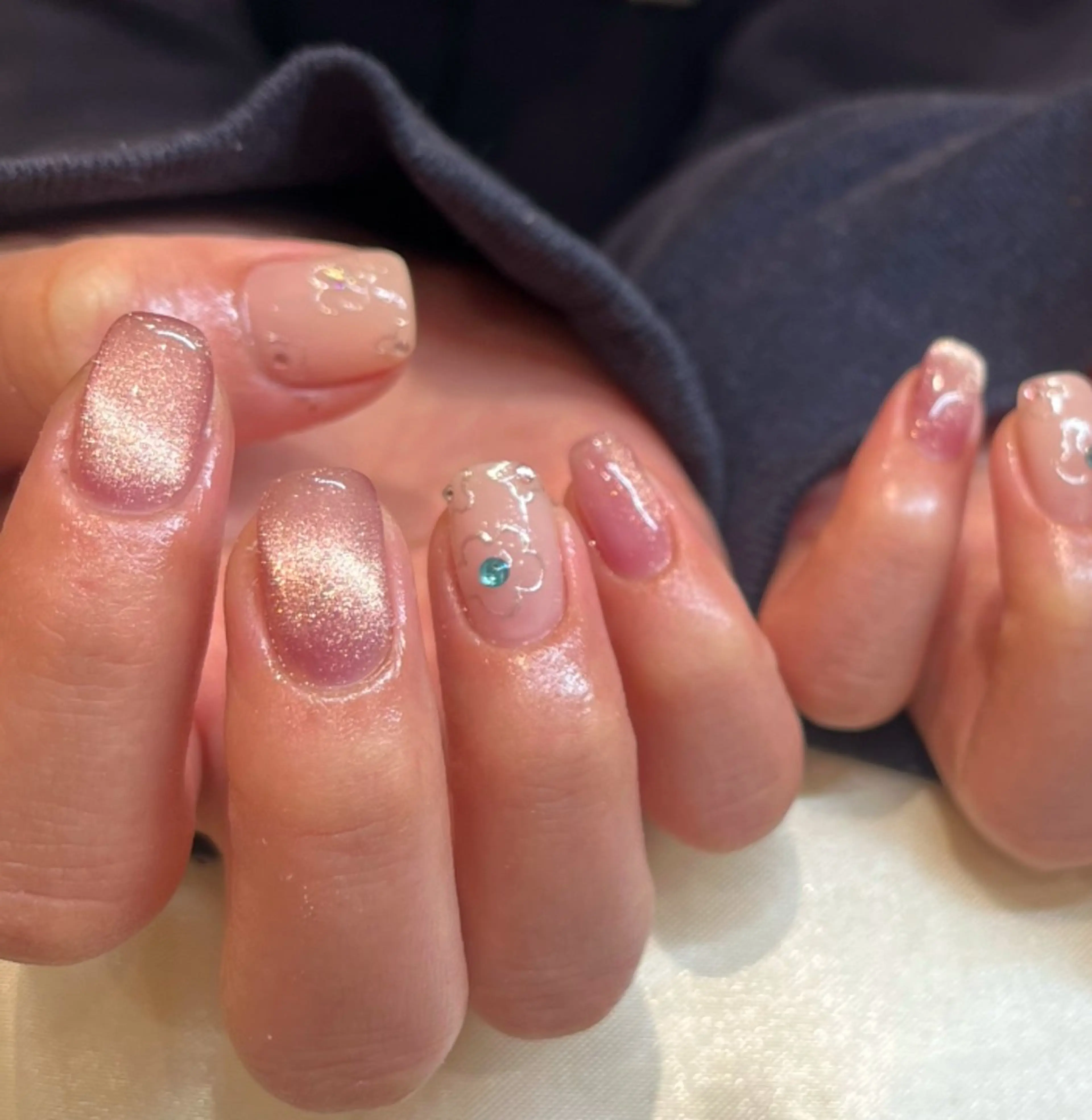 ネイル フラワーネイル マグネットネイル 🎀Earth chihiro🤍のネイルデザイン