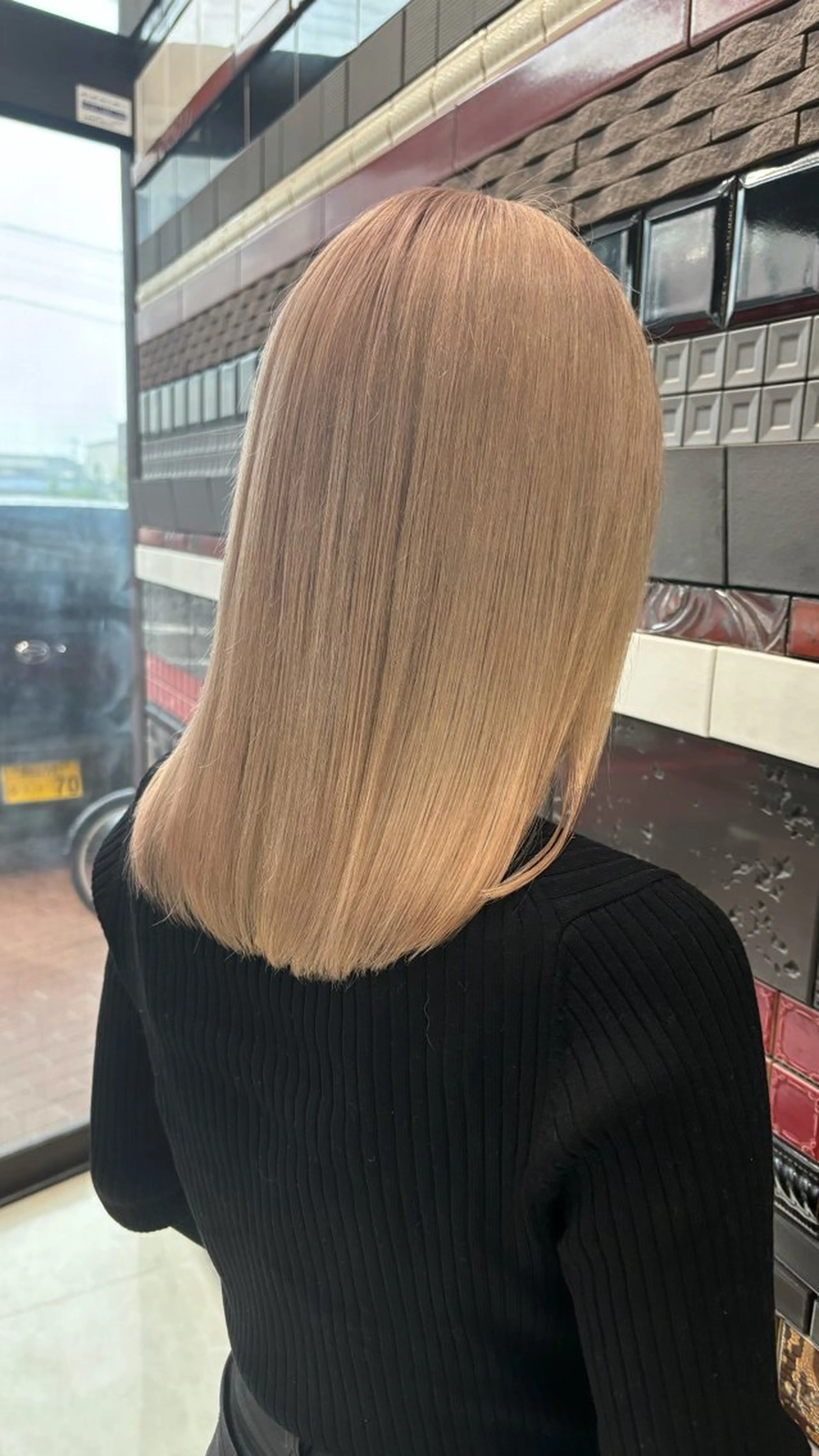 ミディアム カット ヘアカラー 色落ちまで2度綺麗な ハイトーン🪞／ミクのヘアスタイル