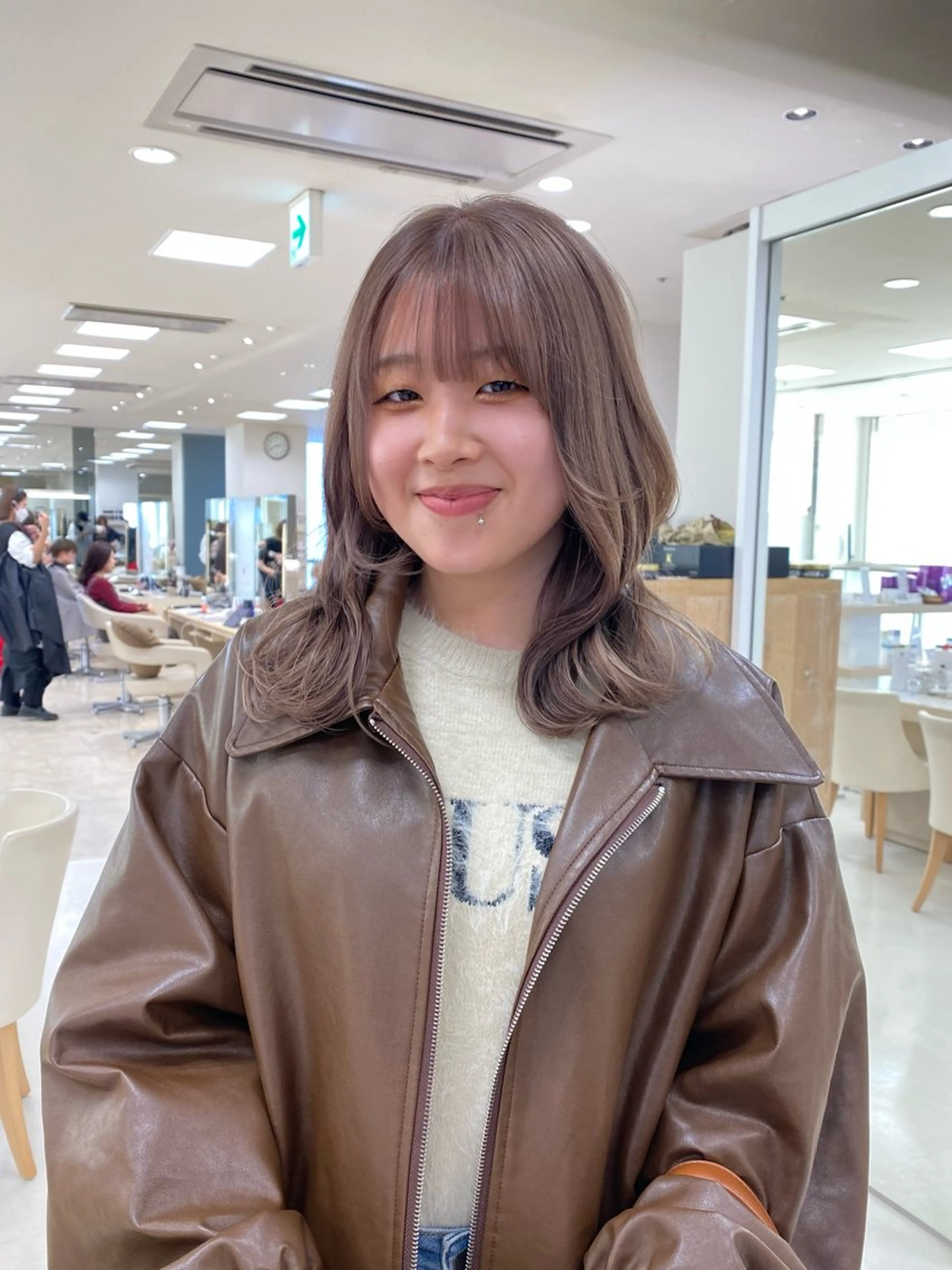 セミロング カラー ベージュカラー 透明感カラー ハイトーンカラー ハイトーンベージュ ミルクティーベージュ ヘアカラー レイヤー/ウルフ🤎 mayo.のヘアスタイル