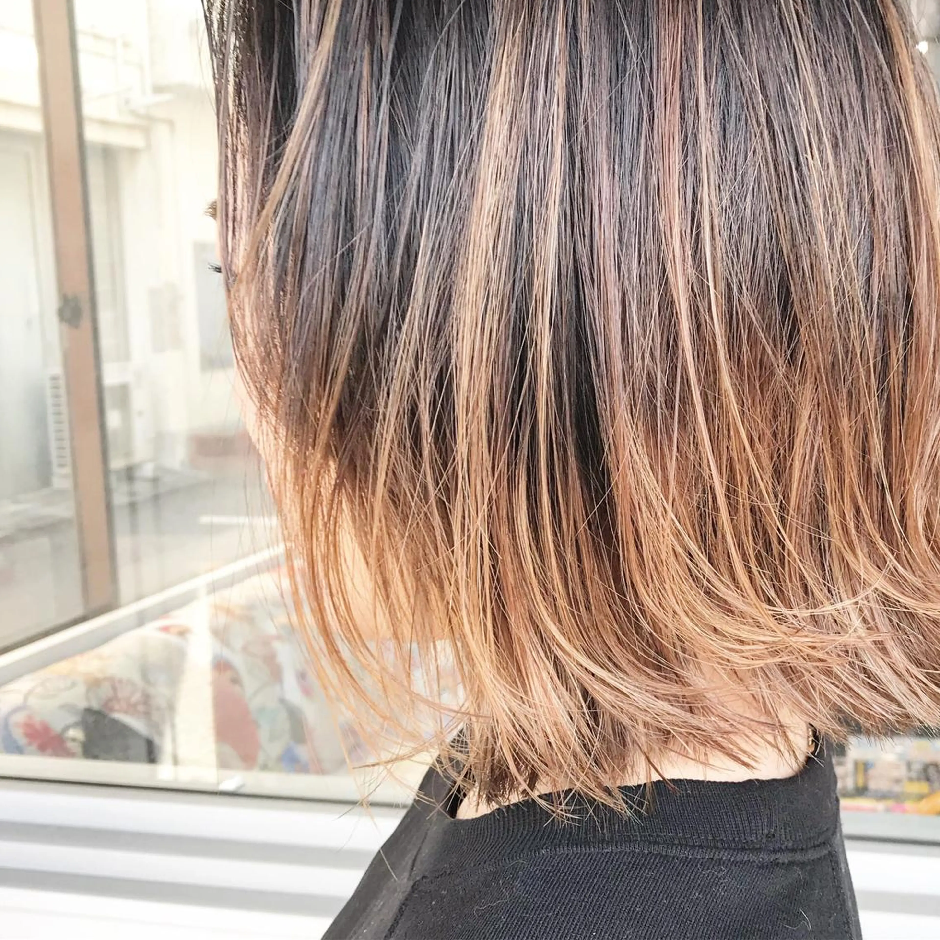 ミディアム カラー ヘアアレンジ バレイヤージュ ブリーチ グラデーションカラー ハイライトカラー ハイトーンカラー Mariana/ 鶴原-ハイライトのヘアスタイル