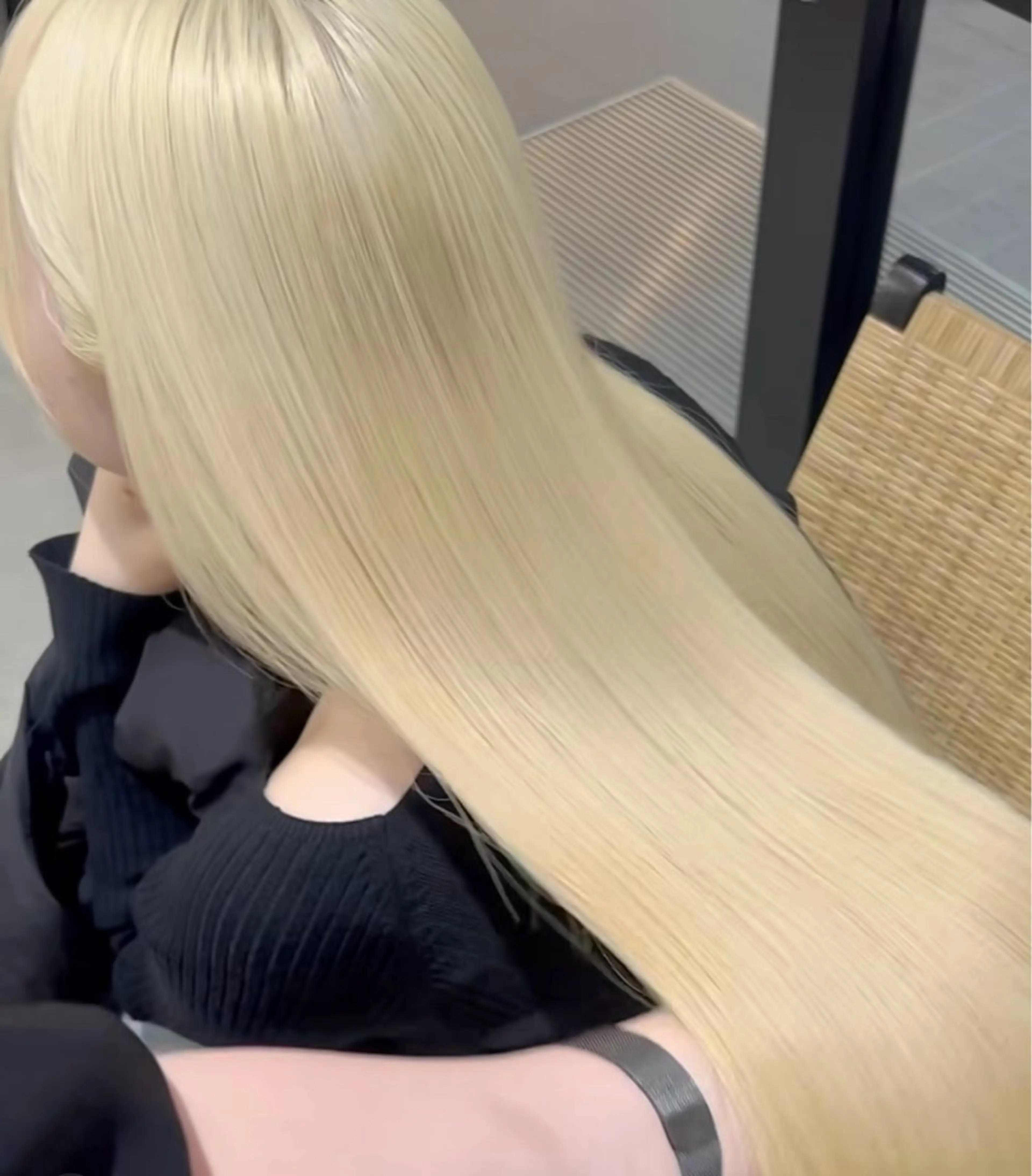 【10,20代の方】ハイトーンや高彩度のダブルカラーをさせていただけるモデル様を探しております！材料火のみいただきますの写真