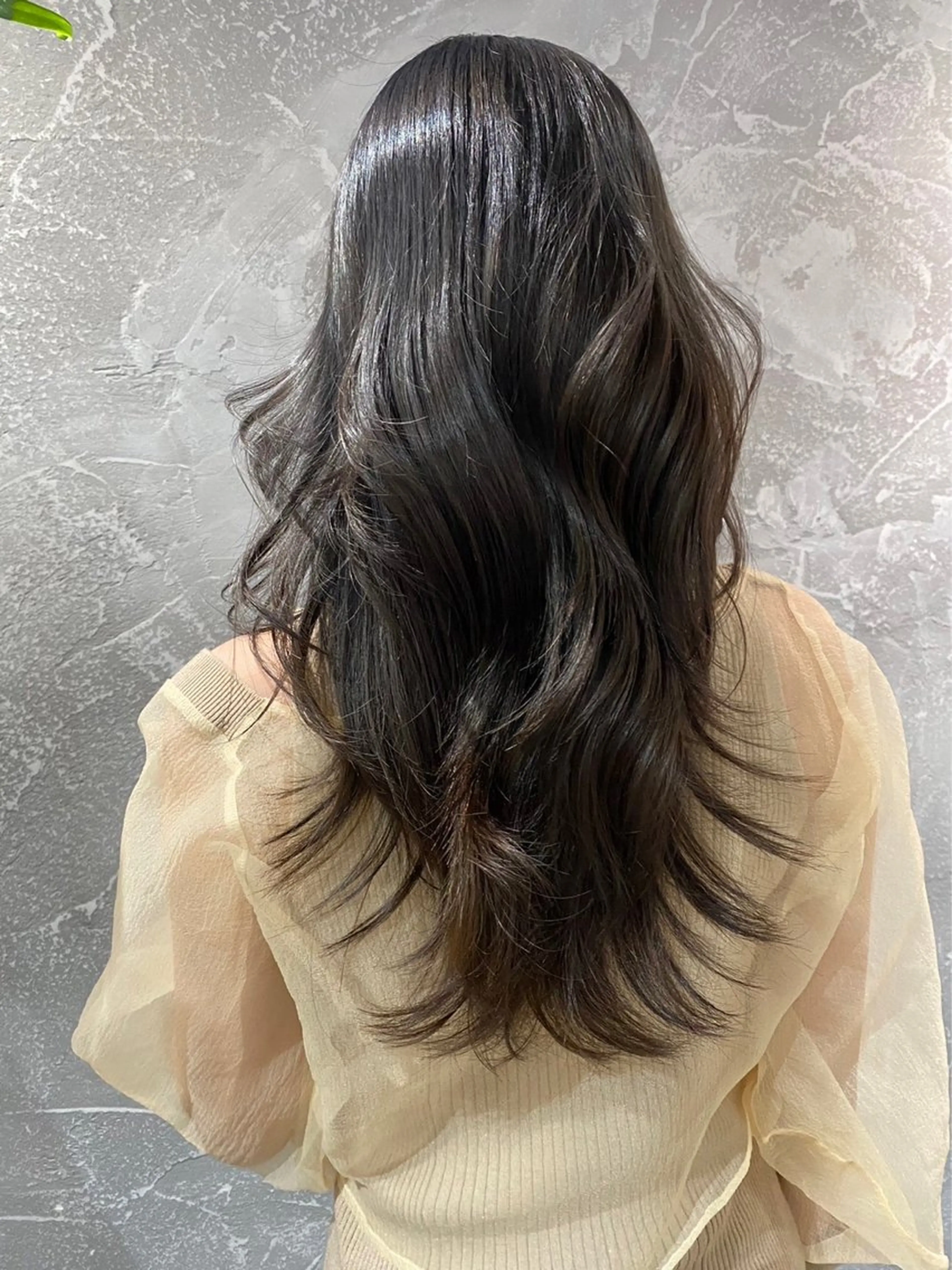 ロング カラー 透明感カラー シルバー レイヤーカット 石井 大空のヘアスタイル