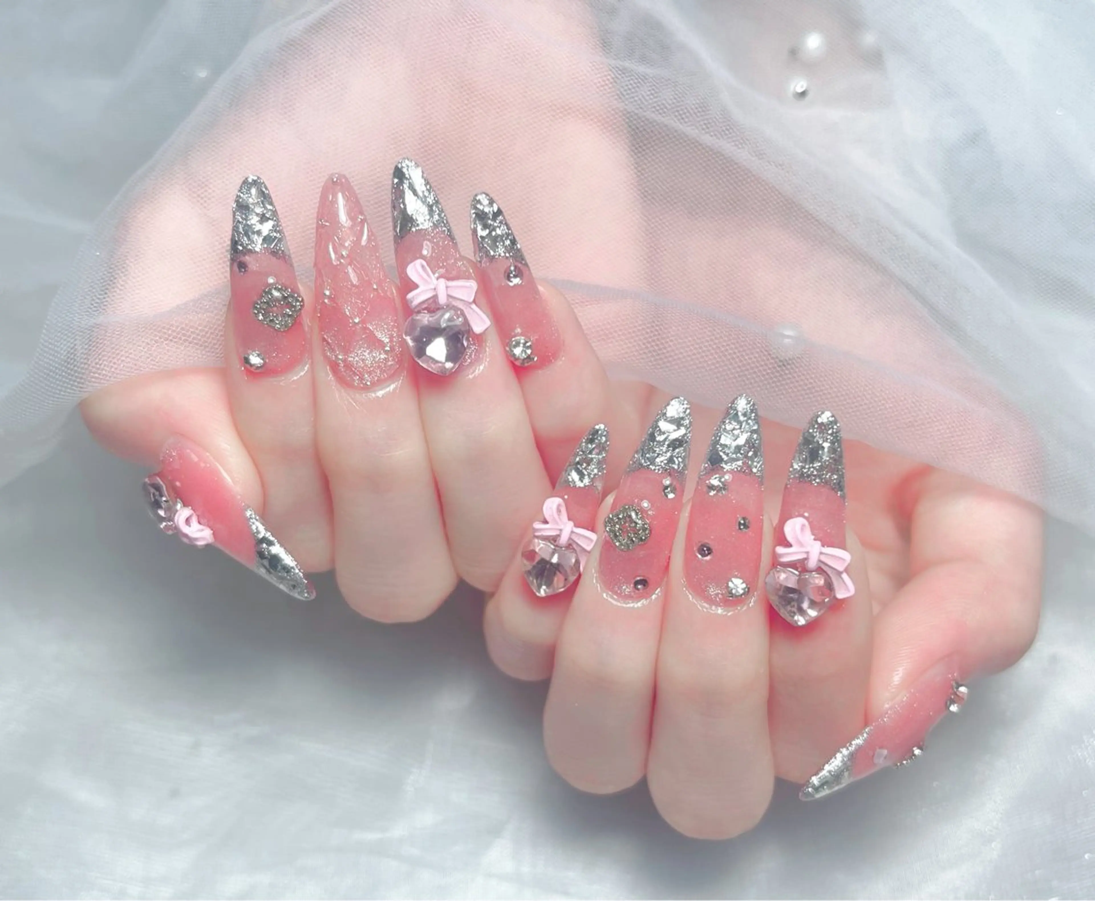 ネイル アートネイル グラデーション キラキラネイル ニュアンスネイル オフィスネイル ハンドネイル Amee Nail Salonのネイルデザイン