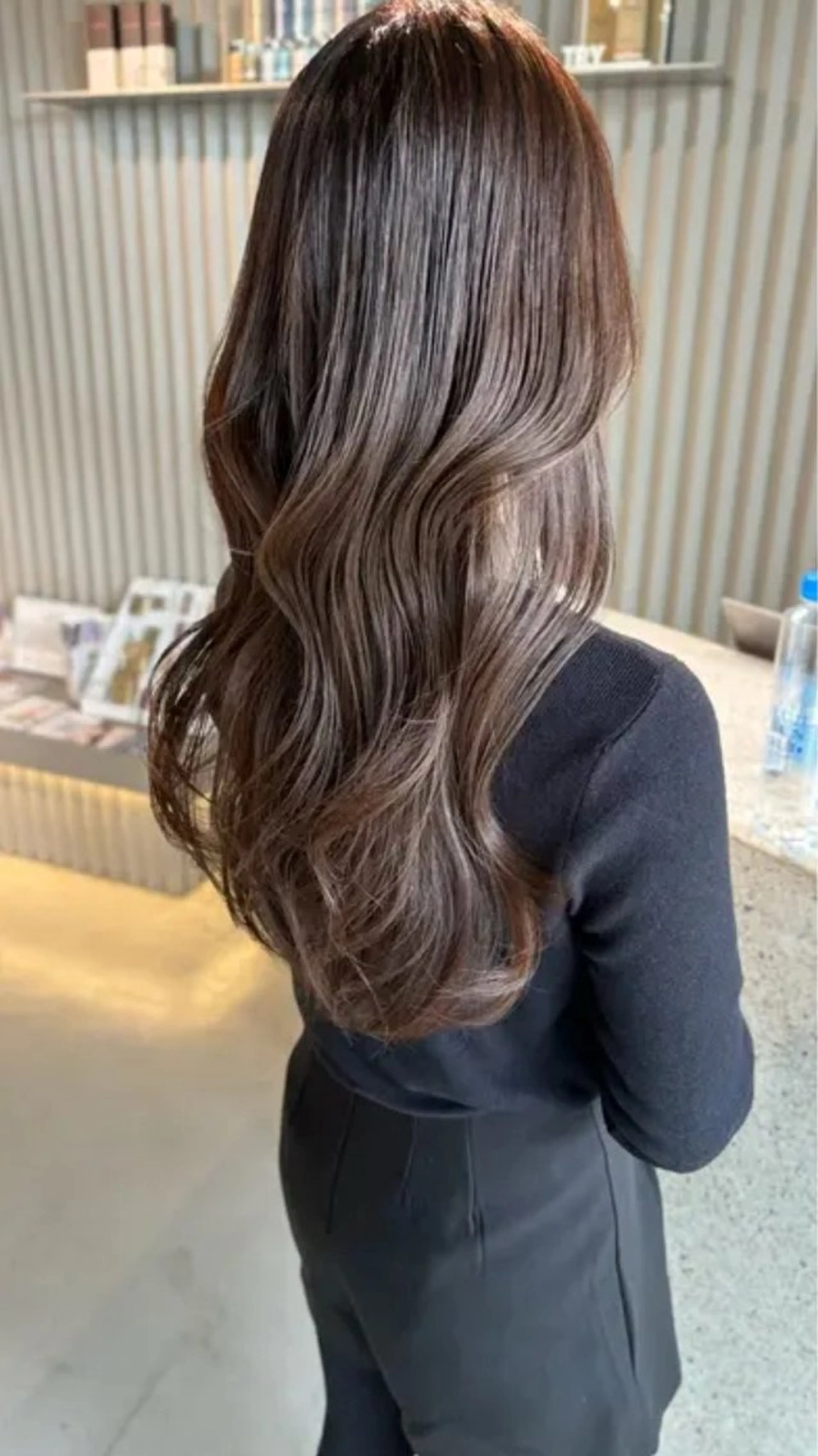 ロング カラー 甲斐 歩乃佳のヘアスタイル