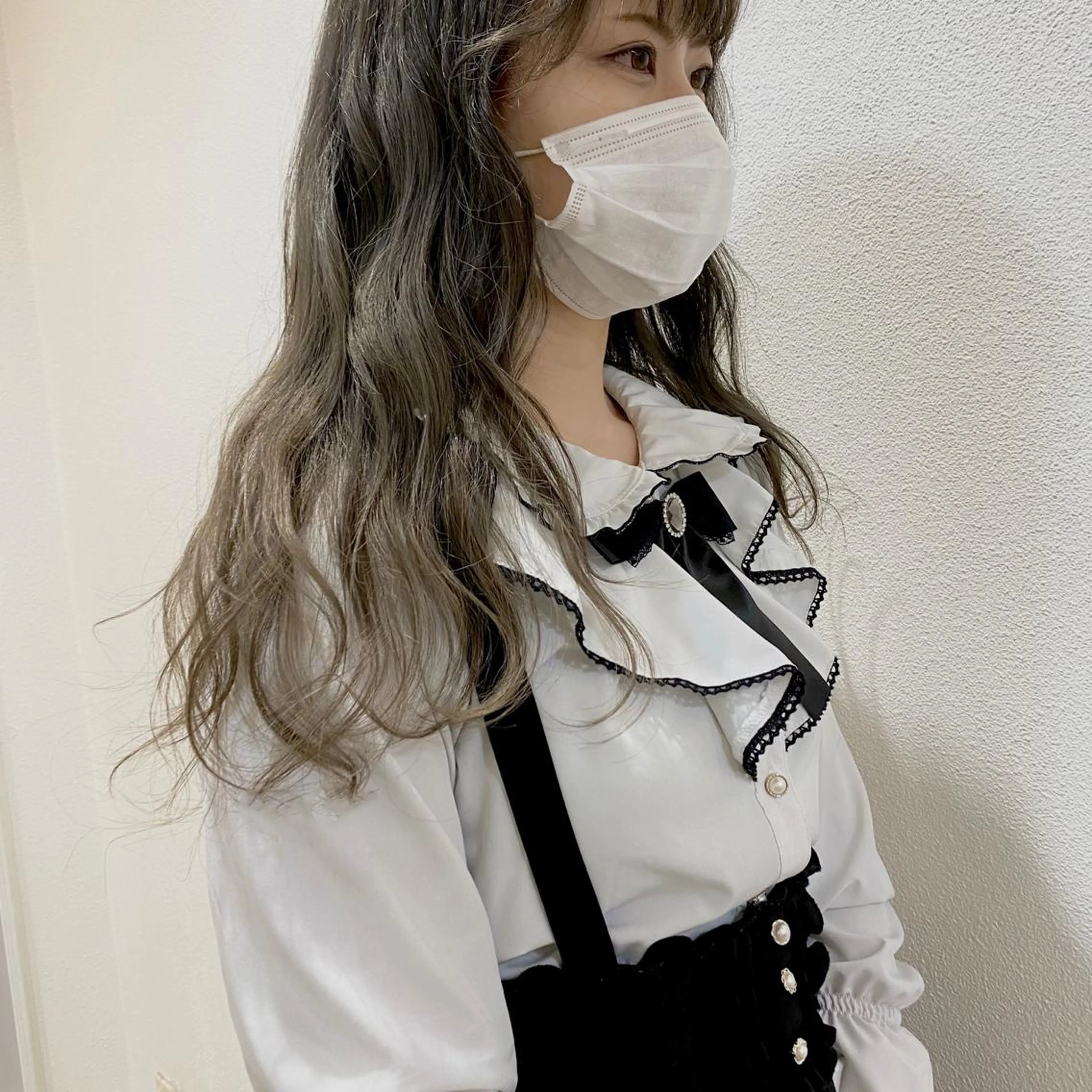 セミロング カラー ブリーチ ダブルカラー グレージュ ショート& パーマ　坂本のヘアスタイル