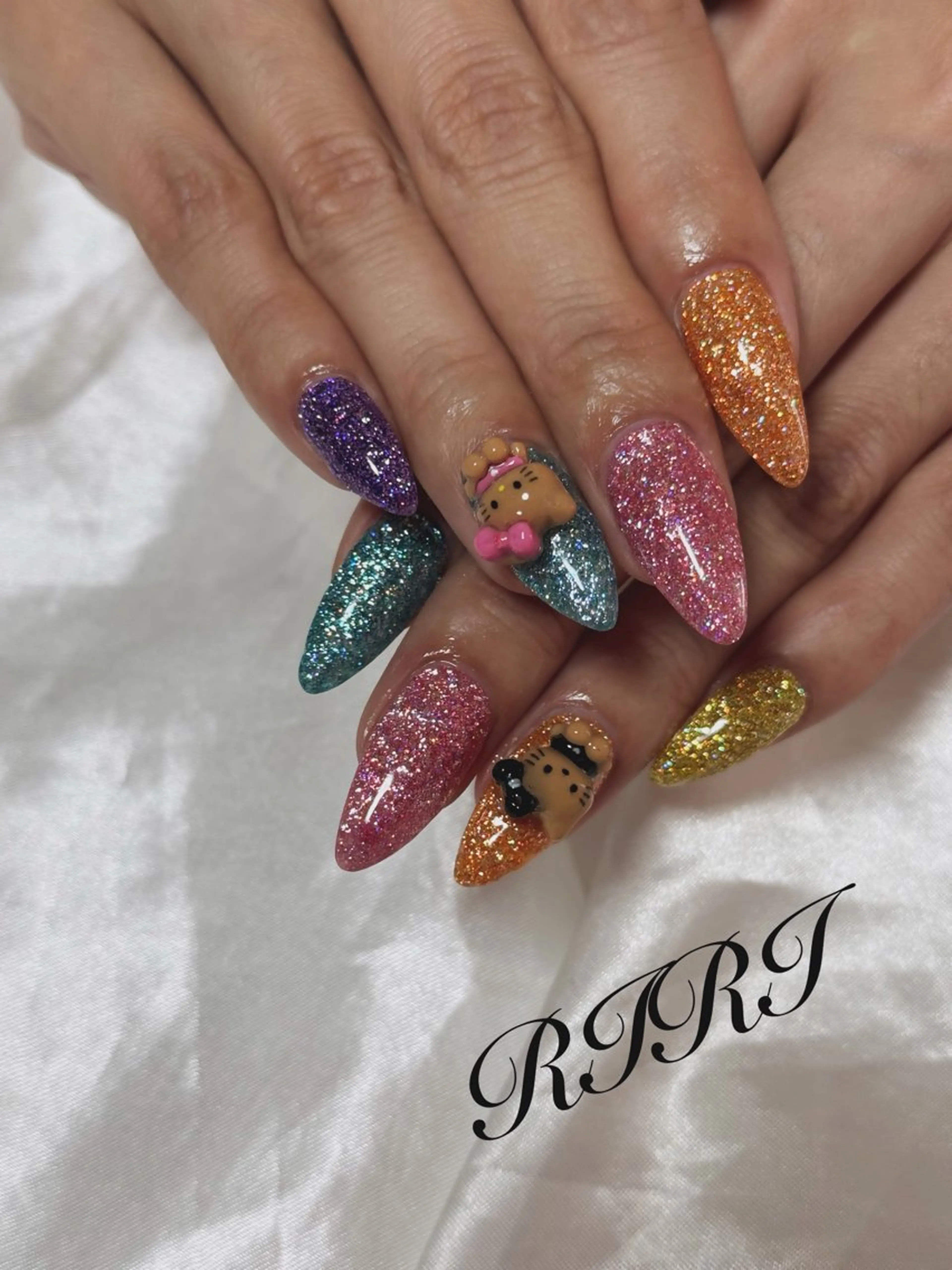 ネイル ジェルネイル キラキラネイル ラメ(グリッター) ショートネイル 夏ネイル ハンドネイル riri オーナーのネイルデザイン