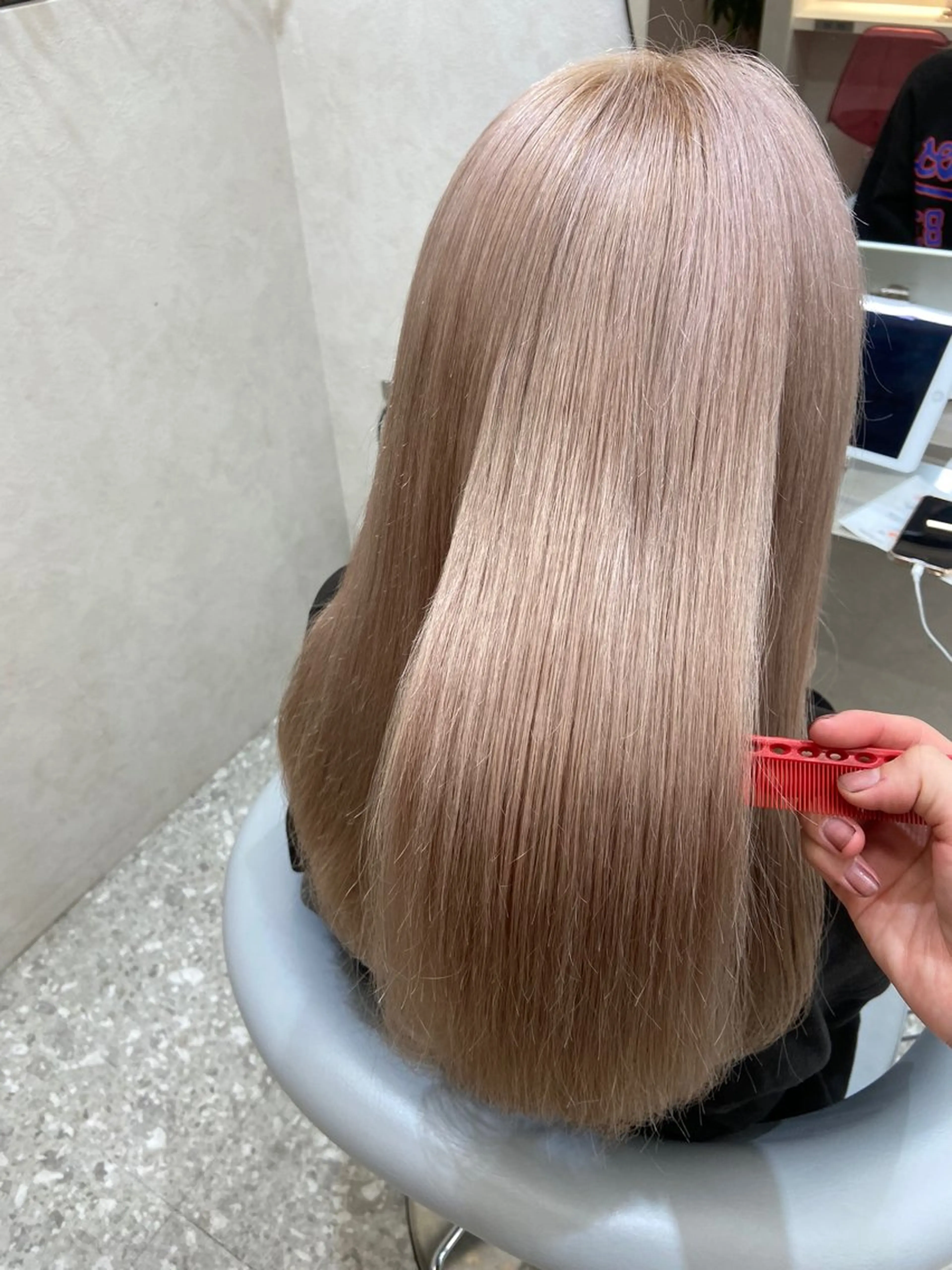 ロング カラー ベージュカラー ブリーチ ケアブリーチ ダブルカラー ミルクティーベージュ カット ヘアカラー トリートメント 新宿/韓国ヘア 中明度カラー/かやのヘアスタイル