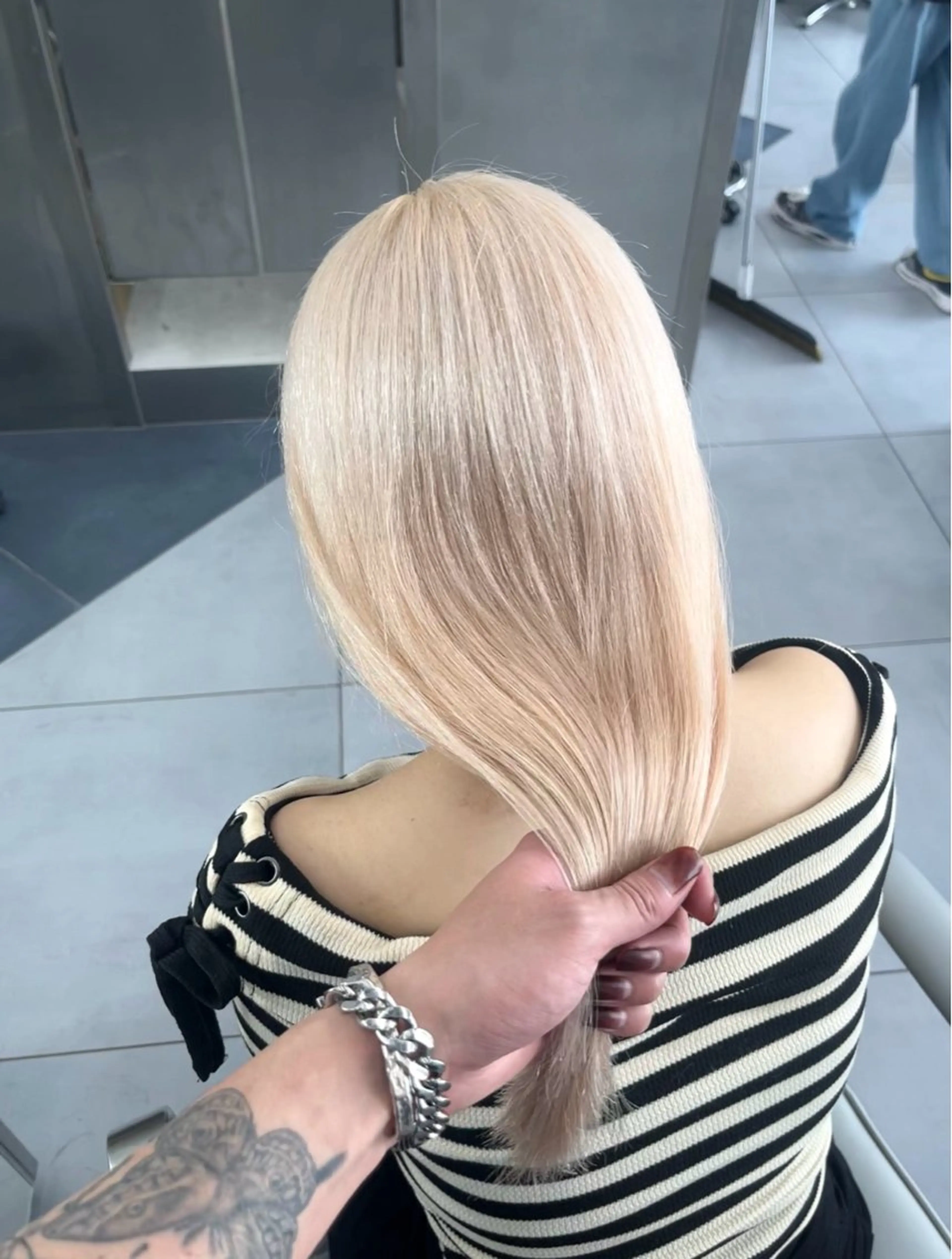 セミロング カラー ヘアアレンジ ハイトーン/透明感/ レイヤー/かずや🦁のヘアスタイル