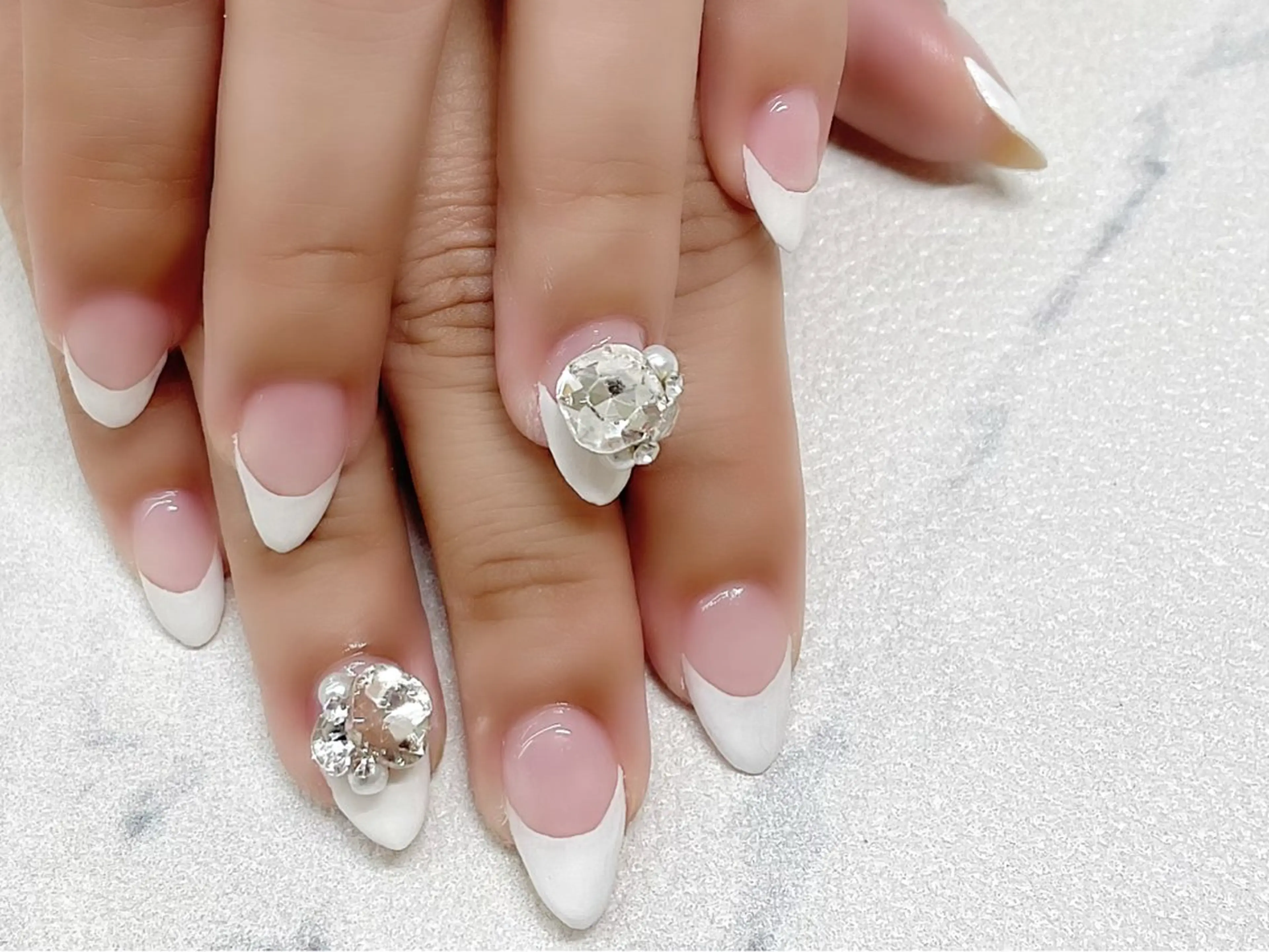 ネイル AYA Reginaのネイルデザイン