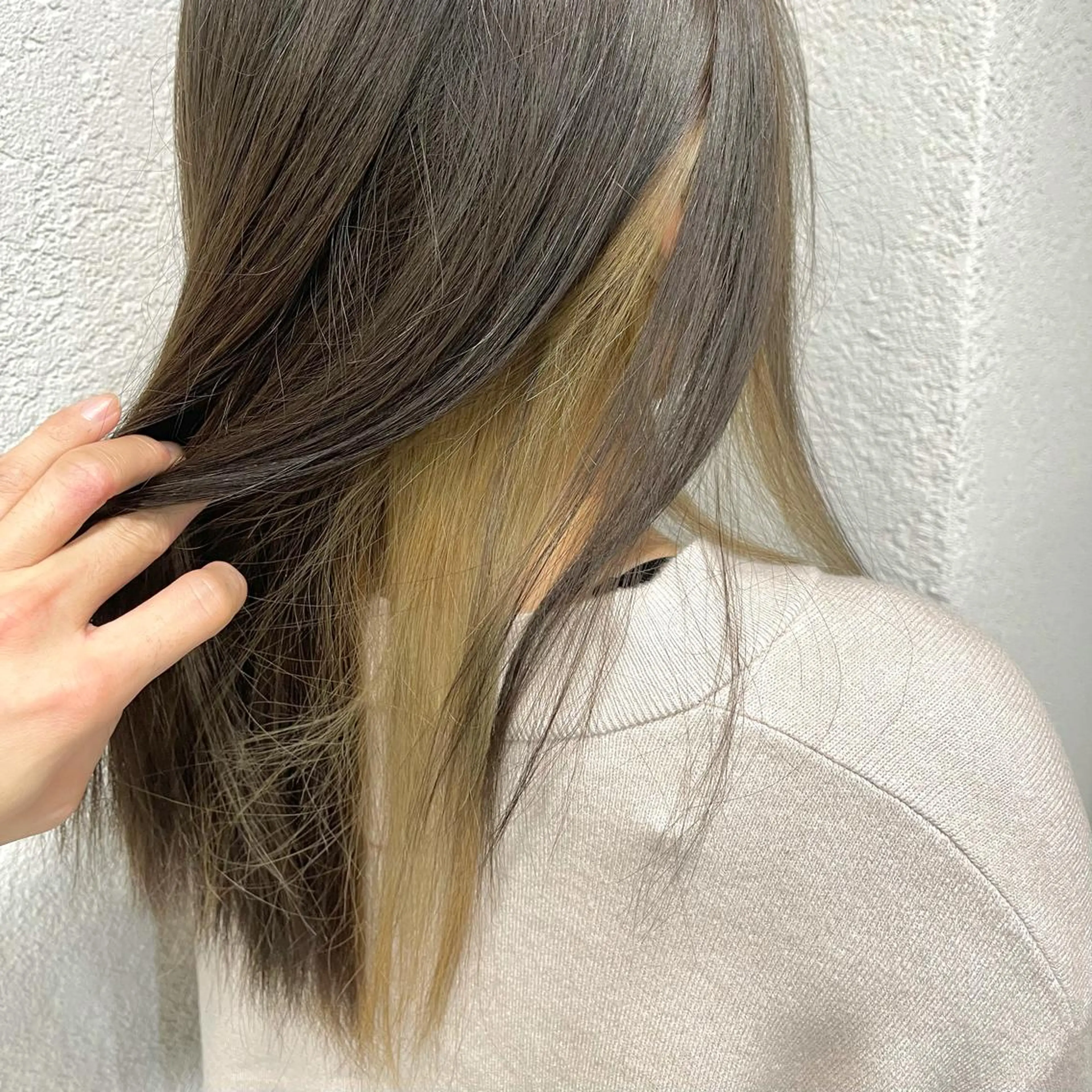 ロング カラー ベージュカラー 槙川 郁弥のヘアスタイル