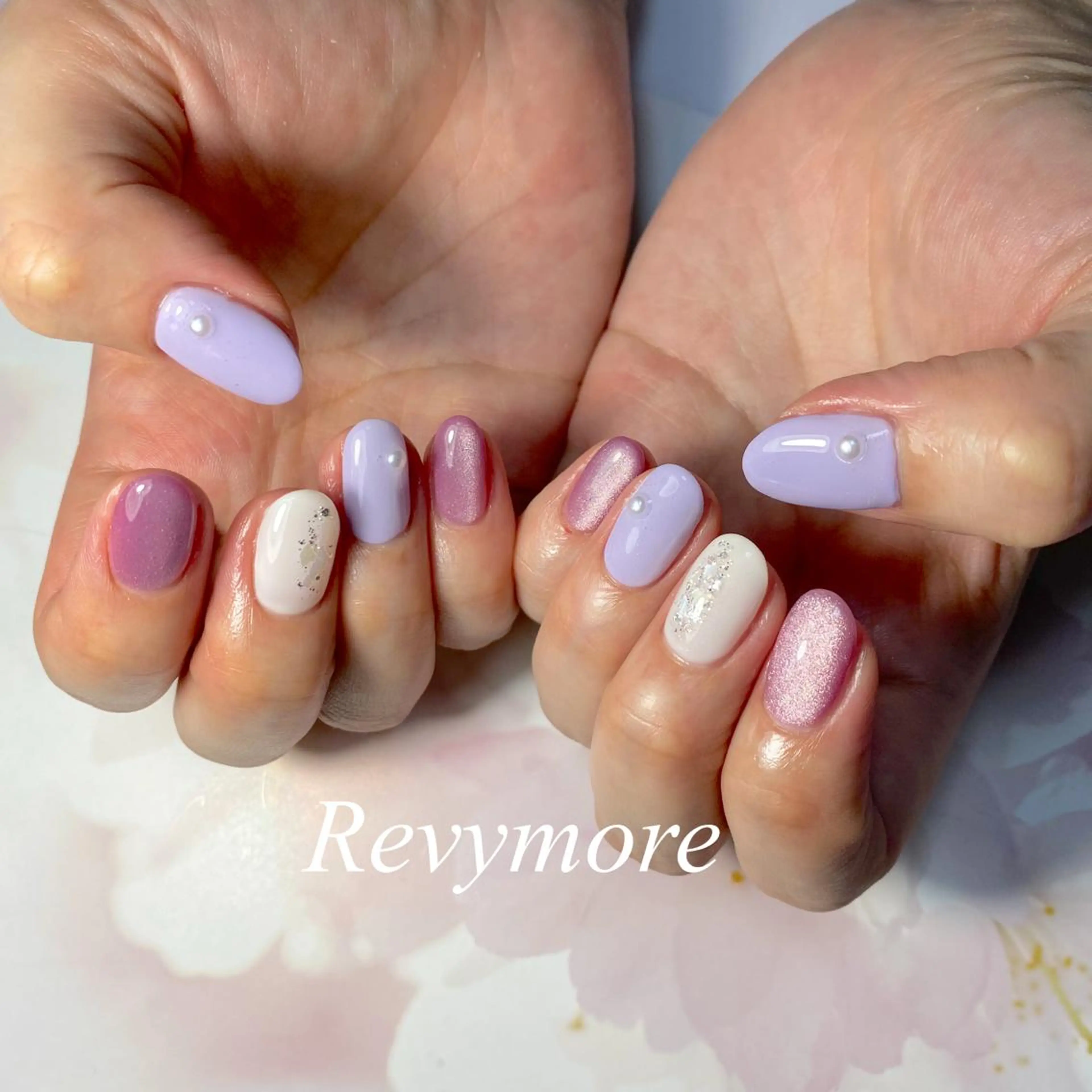 ショート ネイル パープルカラー ジェルネイル ニュアンスネイル オフィスネイル パープル nail salon Revymoreのネイルデザイン