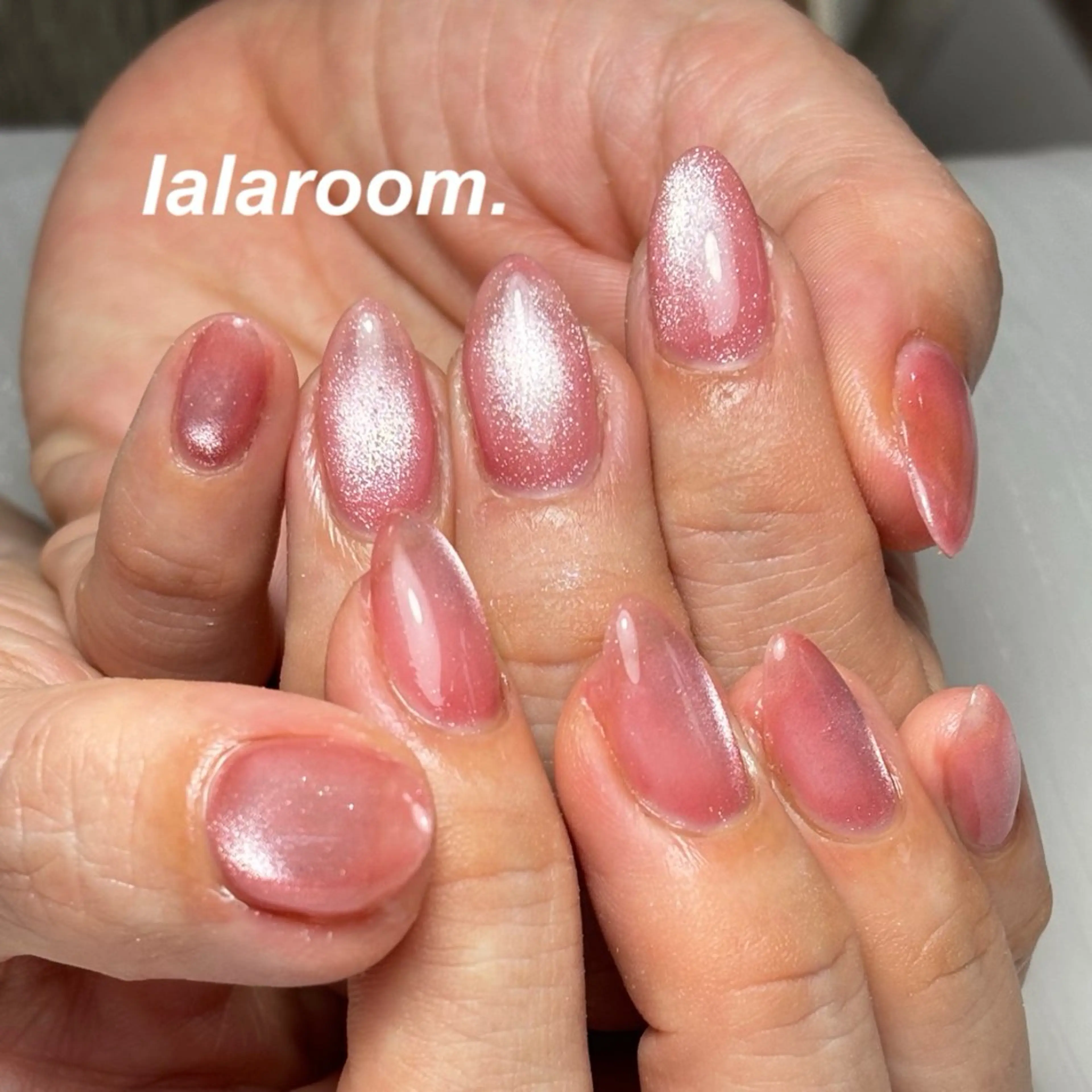 ネイル キラキラネイル マグネットネイル オフィスネイル ワンカラーネイル シンプルネイル ハンドネイル lala room.のネイルデザイン