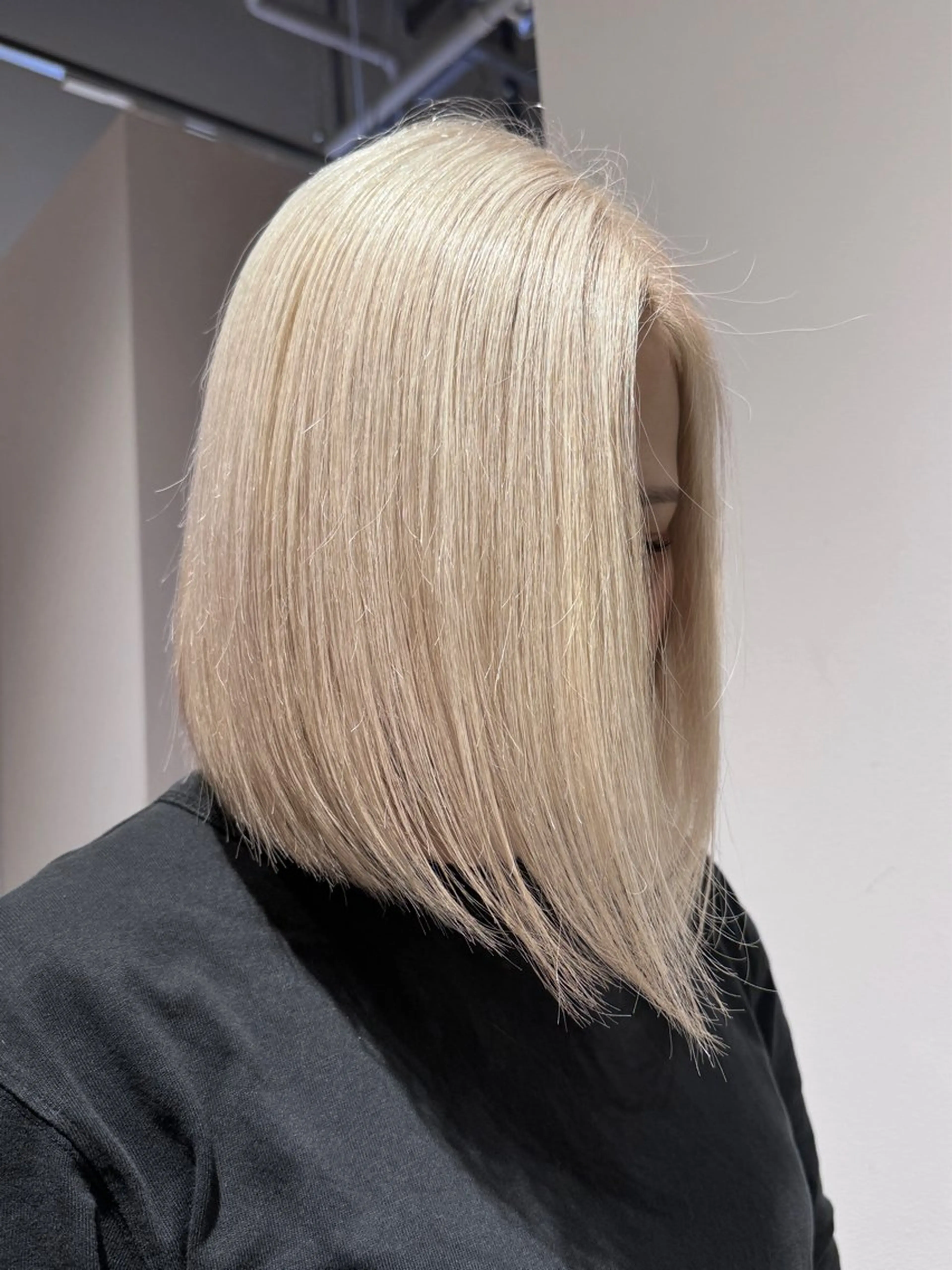 ショート カラー ブロンド ハイライトカラー ホワイトブロンド ハイライト 韓国風カラー🤎 𝒄𝒉𝒊𝒌𝒂のヘアスタイル