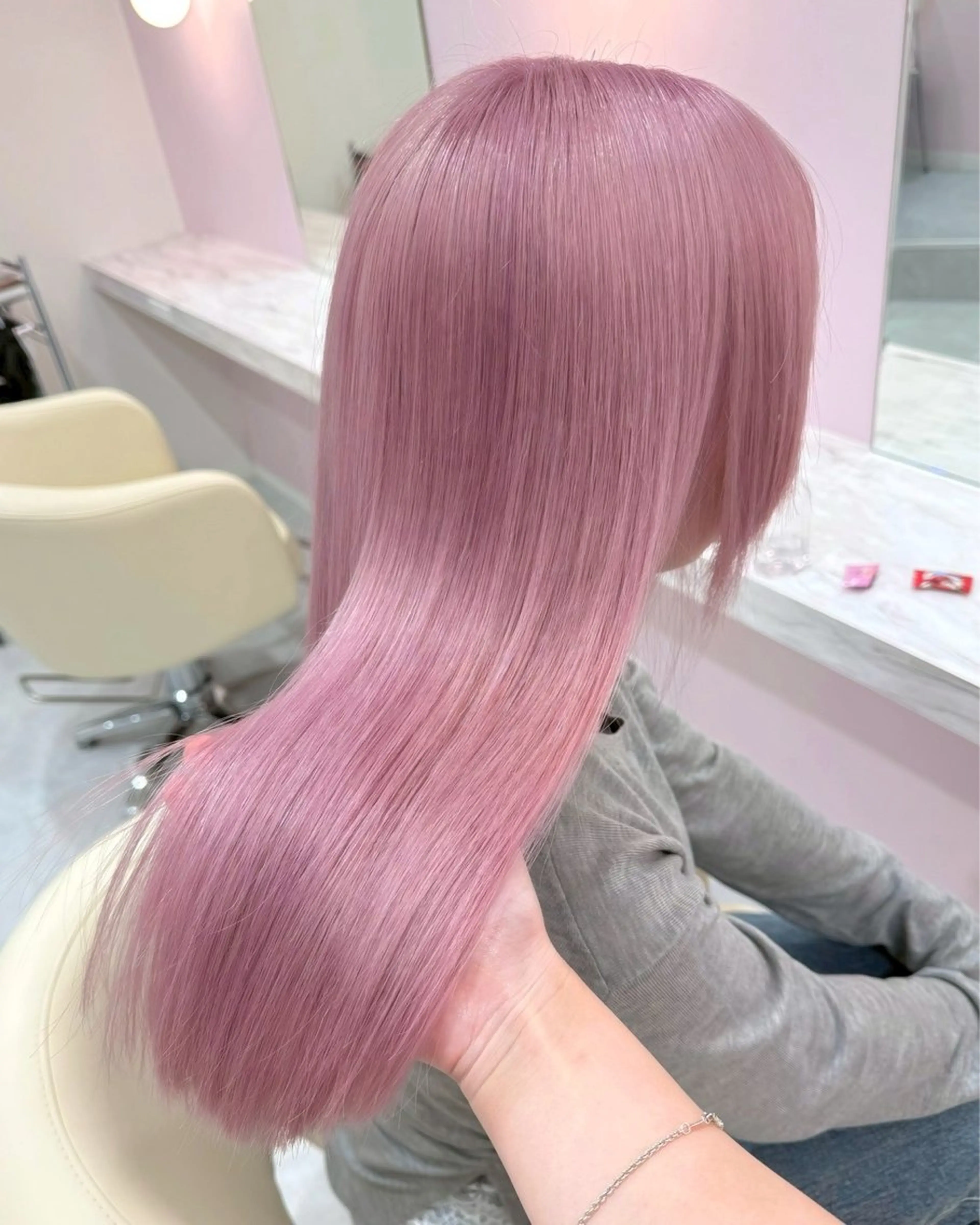 ロング カラー ブリーチ 透明感カラー ハイトーンカラー ラベンダーカラー ラベンダーピンク ヘアカラー ハイトーンカラー💞 くるみ🎀のヘアスタイル