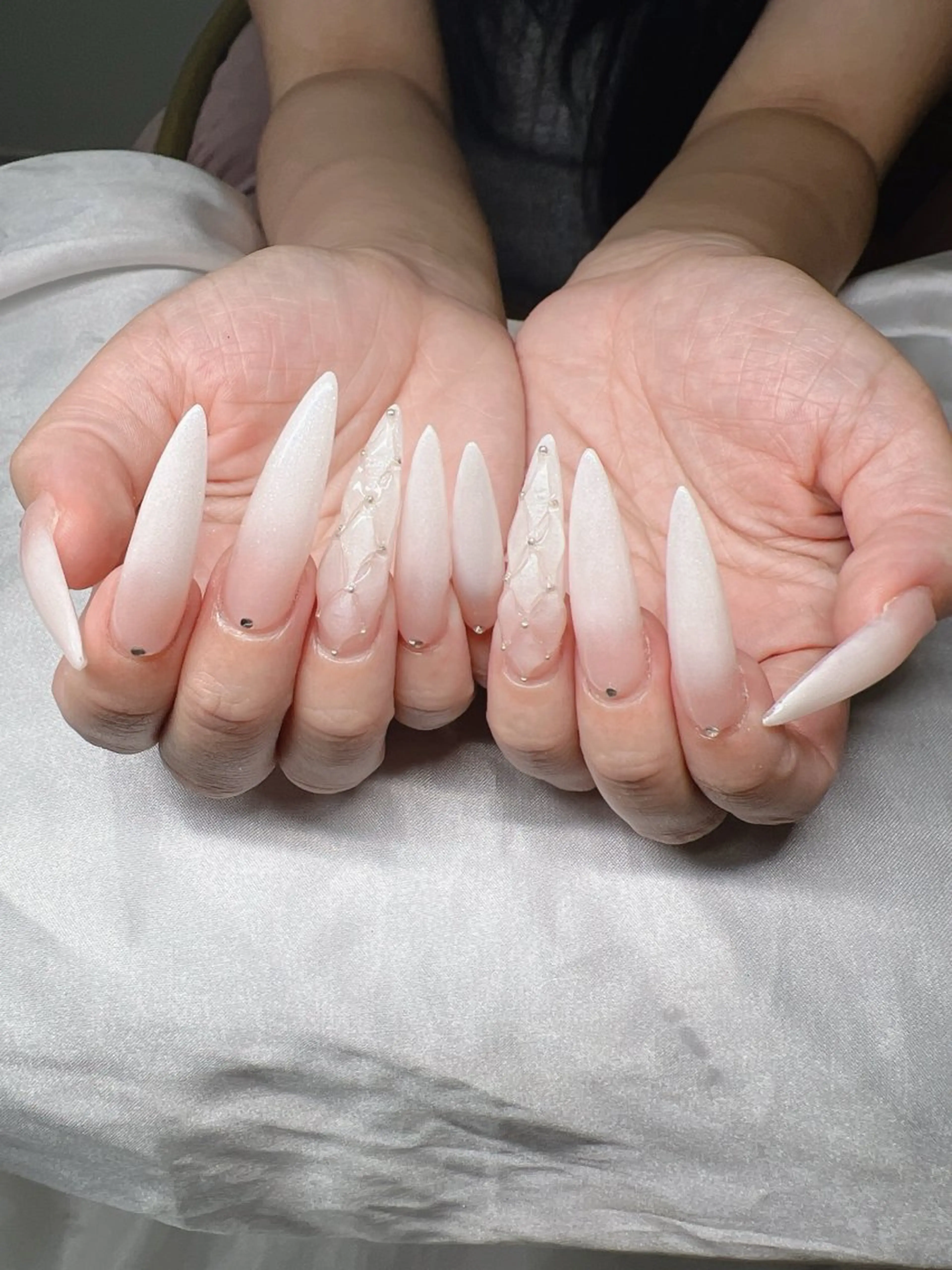 ネイル 長さ出し グラデーション キラキラネイル マグネットネイル ニュアンスネイル Lee Nailsのネイルデザイン