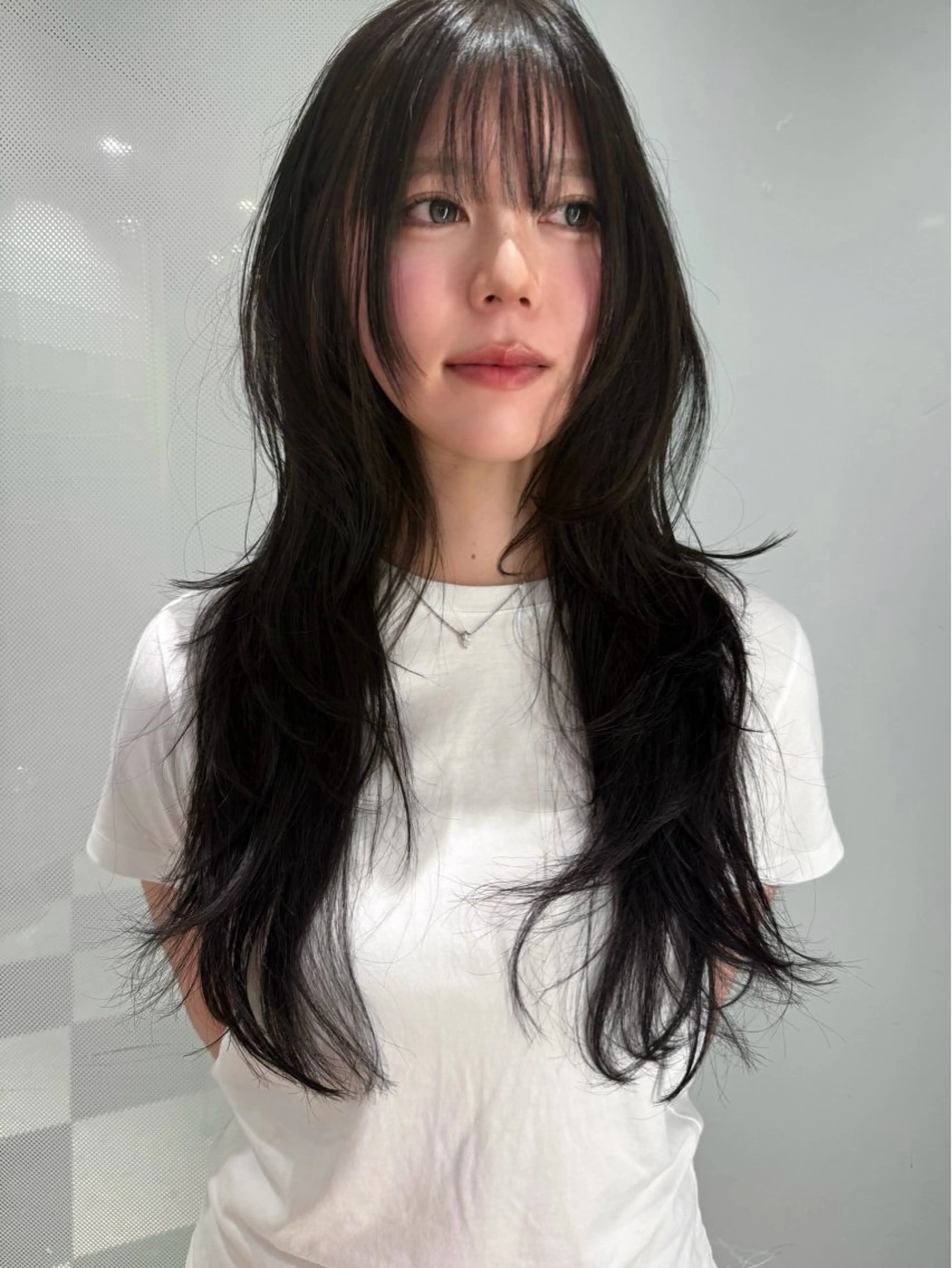 ロング カット ヘアカラー トリートメント anna 韓国レイヤ ー/ ハッシュカットのヘアスタイル