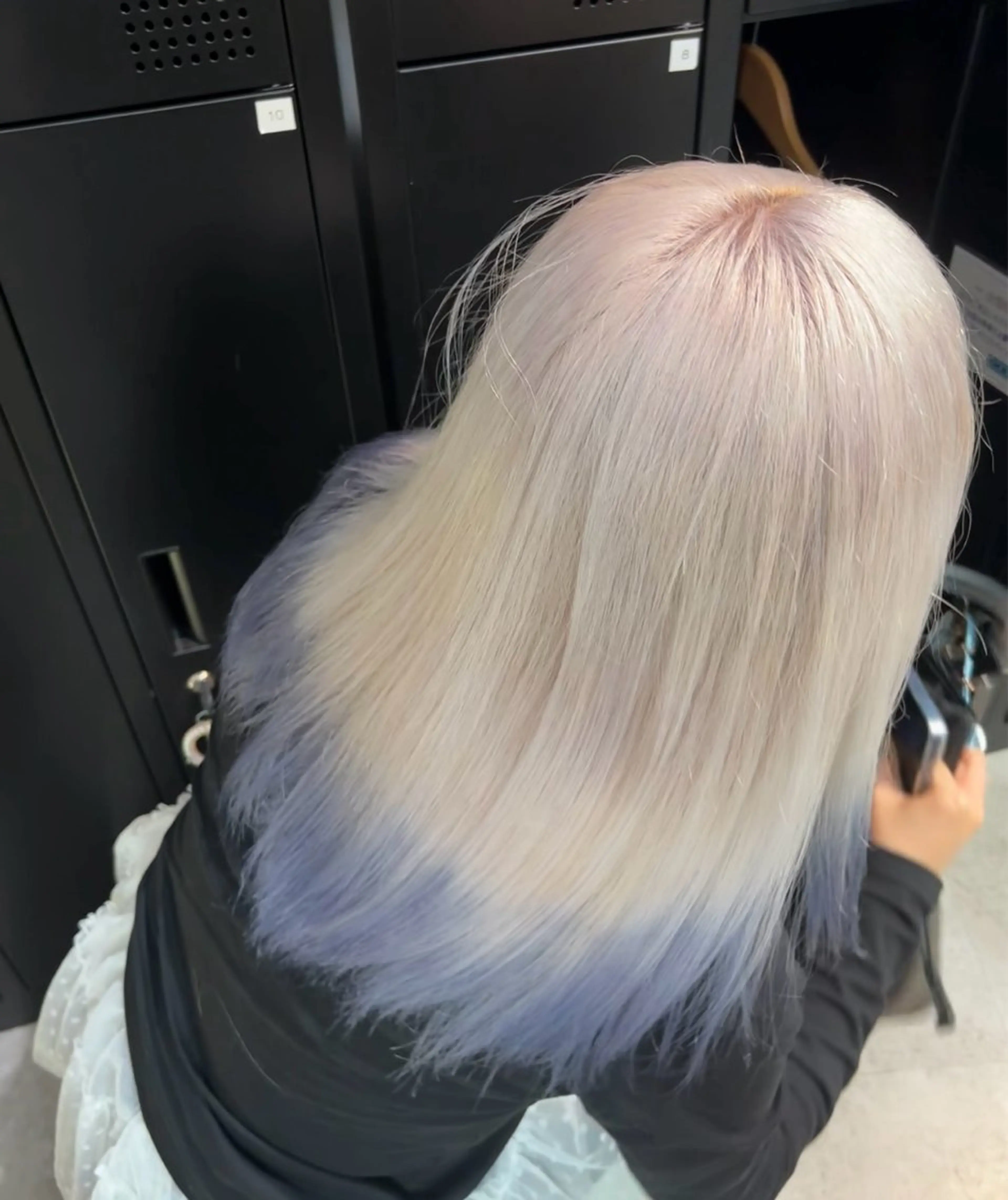 セミロング カラー ブルーカラー シルバー ヘアカラー トリートメント 落ちる黒 森崎雄斗のヘアスタイル