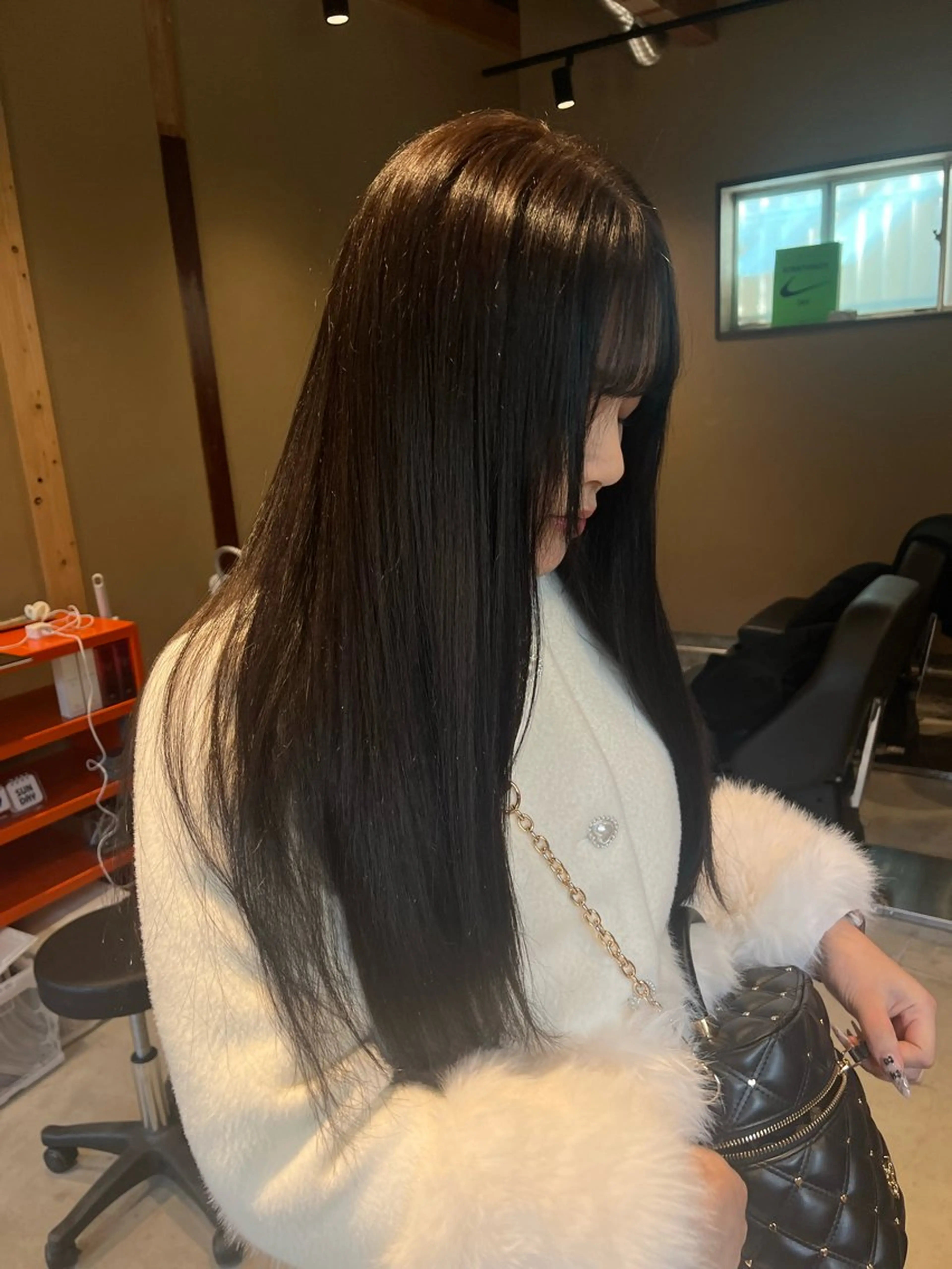 ロング チョコレートブラウン 縮毛矯正 トリートメント 溝曽路 優衣のヘアスタイル