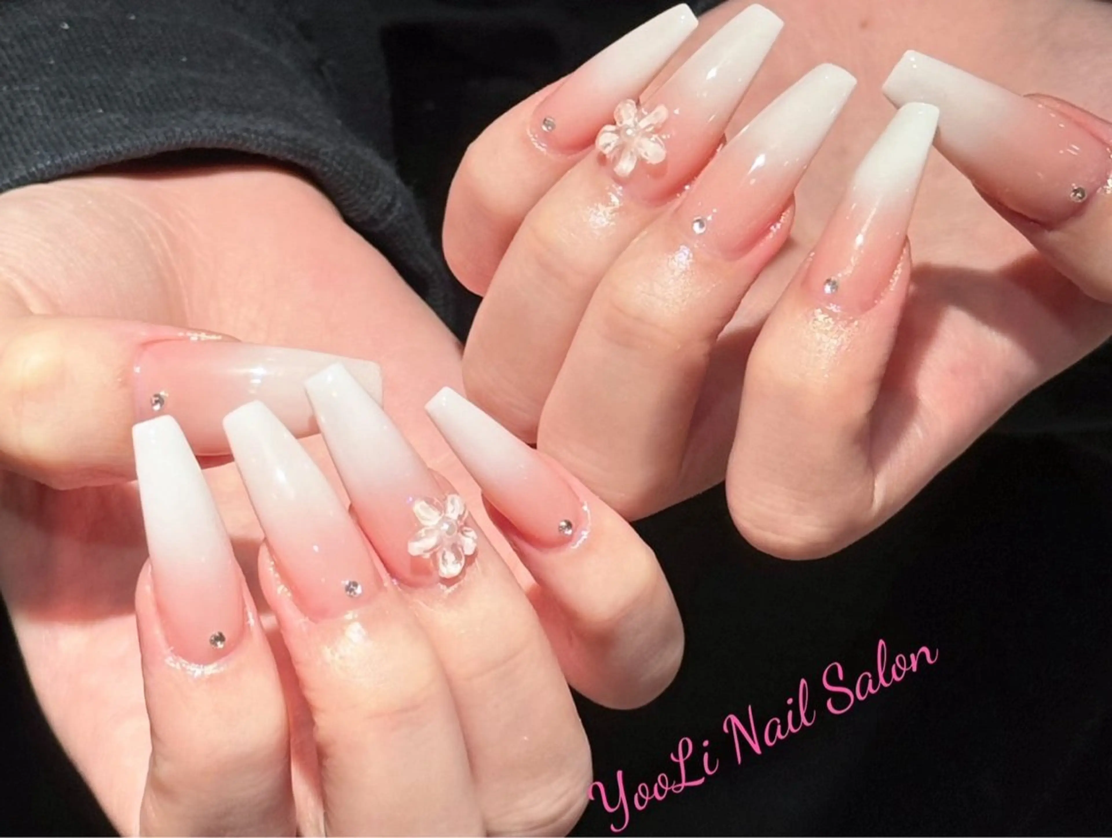 ネイル フレンチネイル グラデーション キラキラネイル 韓国ネイル マグネットネイル ハンドネイル 🎀🎀YooLi Nail Salonのネイルデザイン