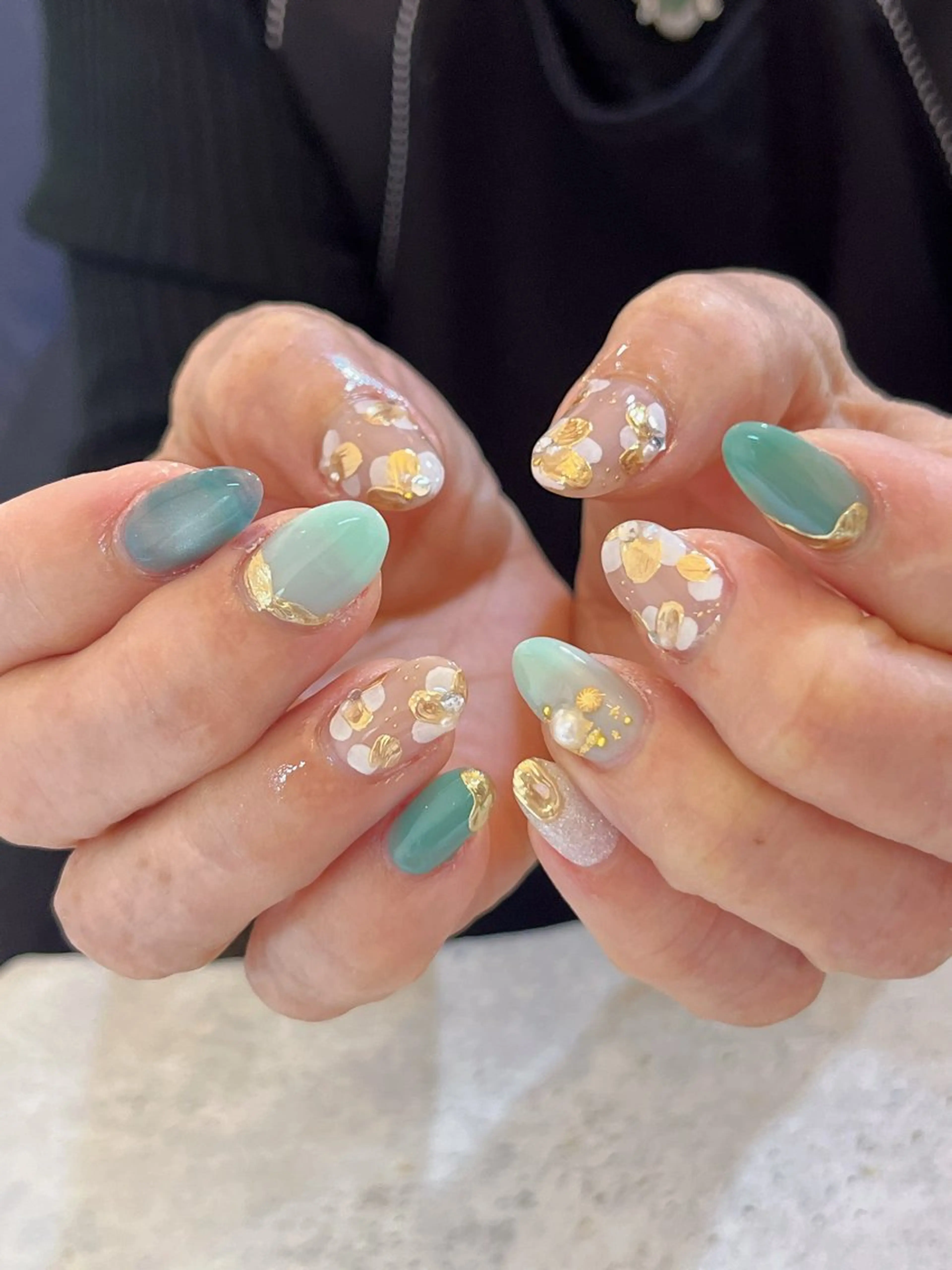 ネイル グリーン ミラーネイル ニュアンスネイル シンプルネイル ハンドネイル r.nailBY α 大阪福島区/岸本🧸のネイルデザイン
