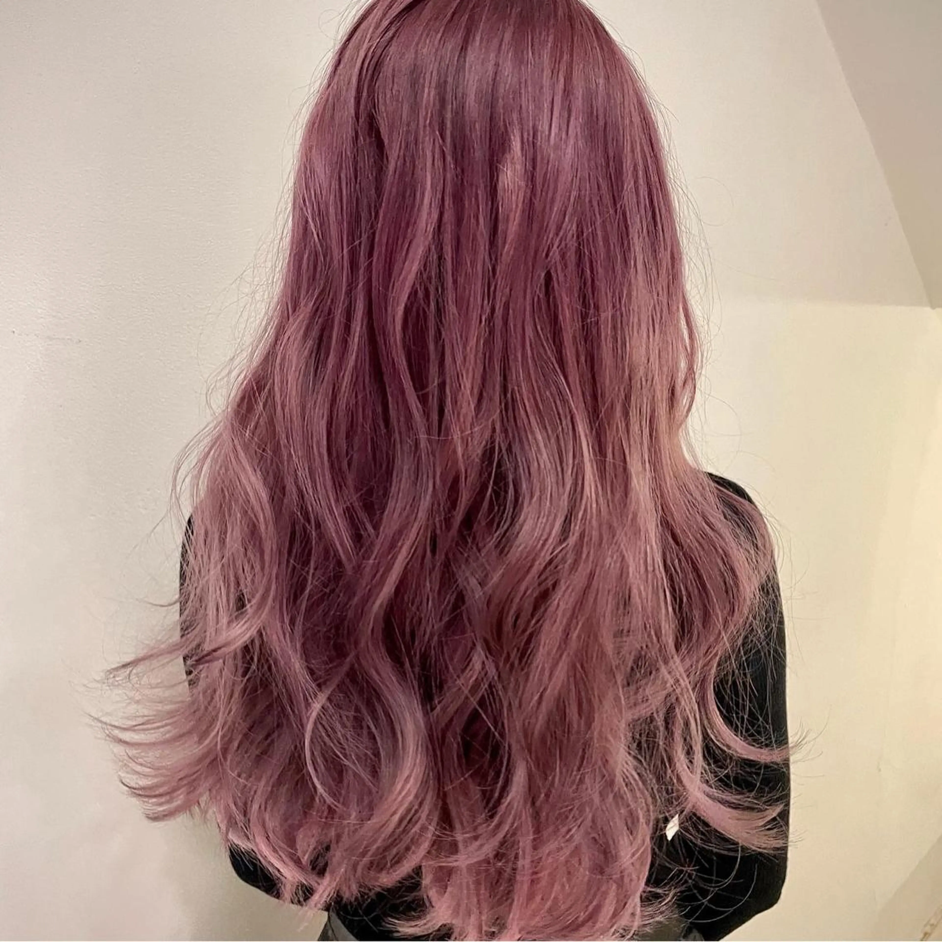 ロング カラー ブリーチ ケアブリーチ ピンクカラー ロング 100%髪質改善特化 TRUNSのヘアスタイル