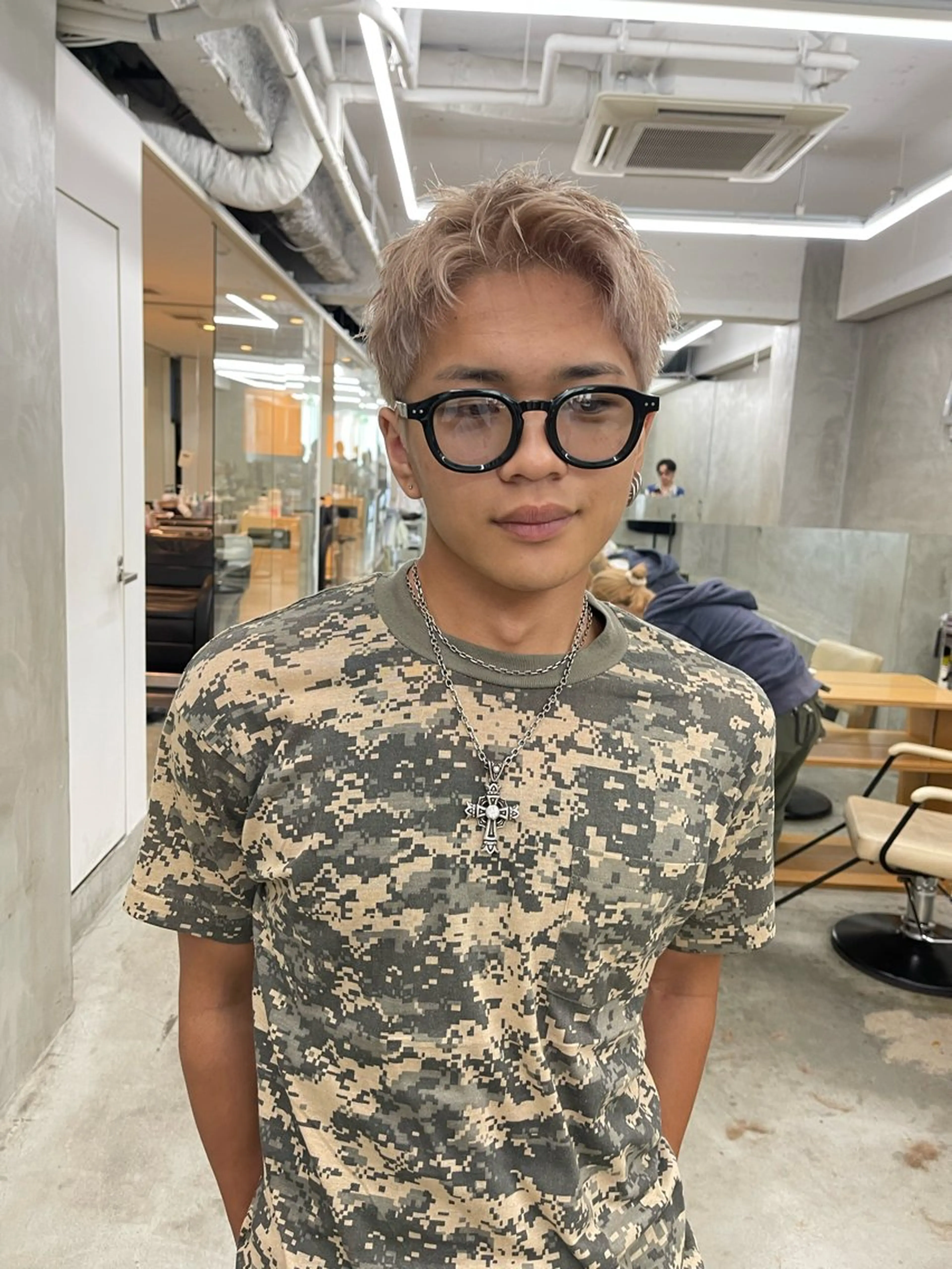 メンズ《ミニモ学割》  ¥15000🌟 カット+ブリーチ2回+デザインカラー＆トリートメントの写真