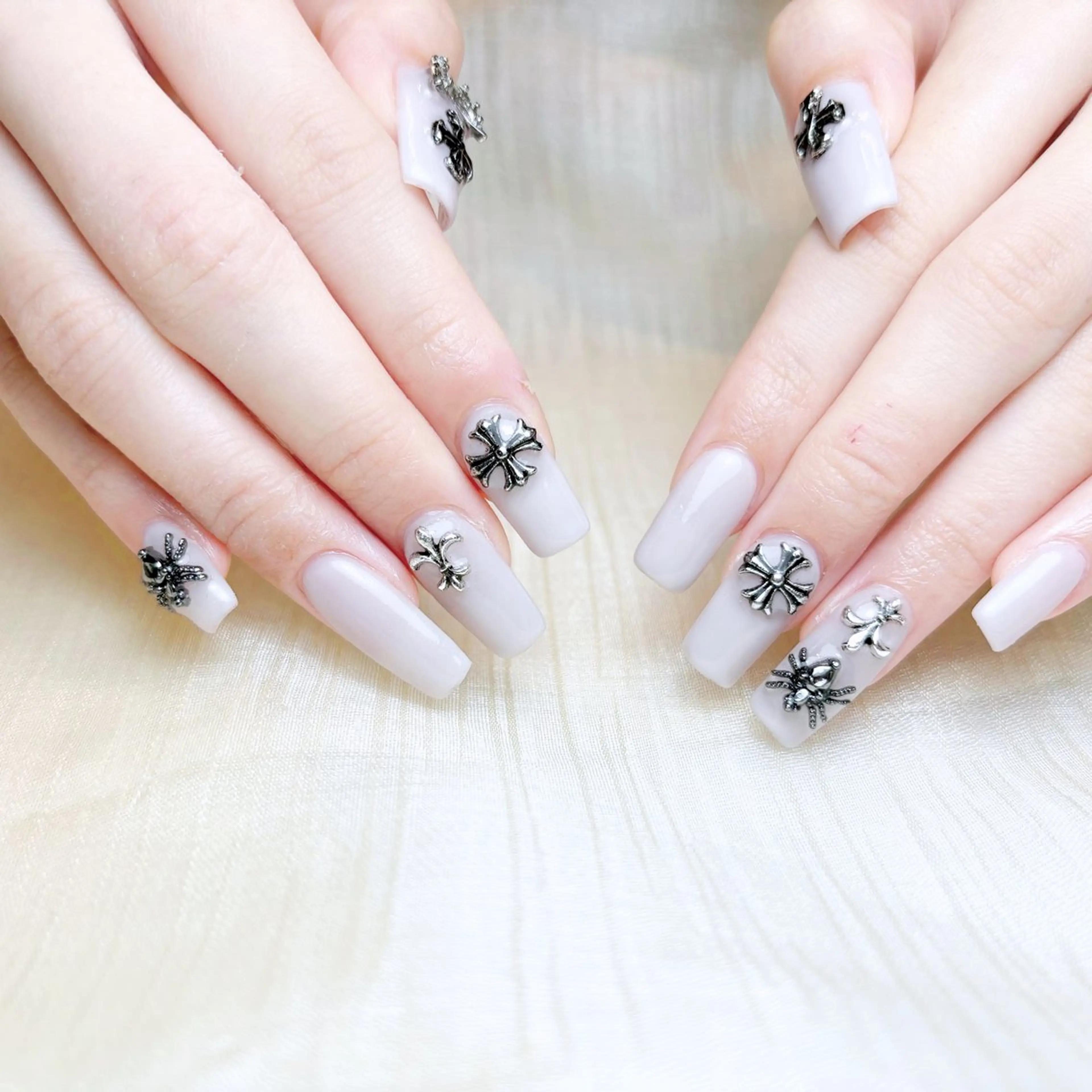 ネイル ハンドネイル H3 Nail Tsuki🦋💙のネイルデザイン