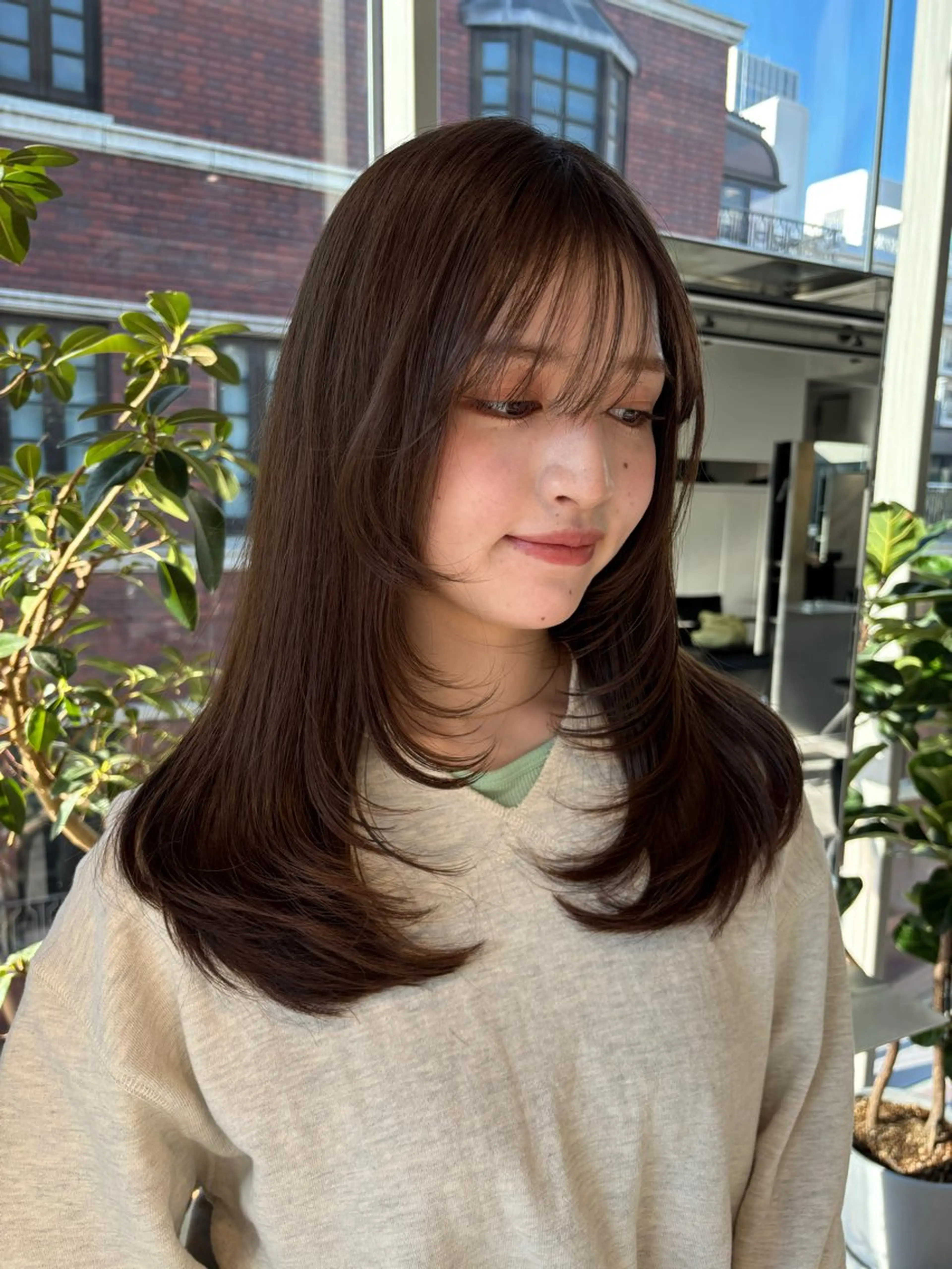 ロング 顔まわりレイヤー 顔周りカット レイヤーカット 佐藤 芽依のヘアスタイル