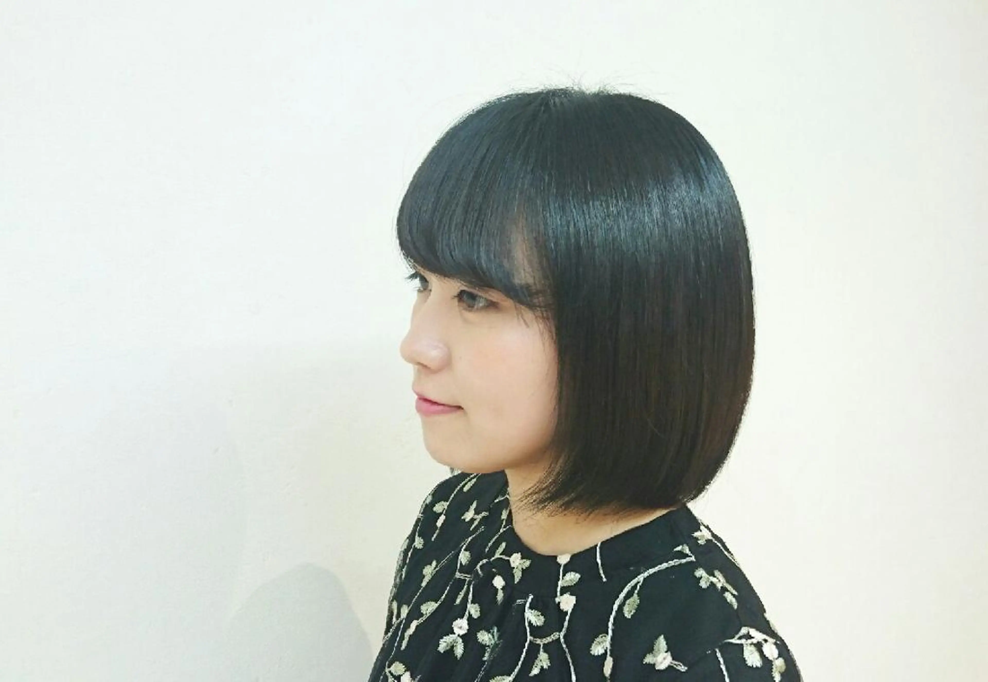 ショート ボブ 透明感ハイライト◎ 伊藤夏海のヘアスタイル