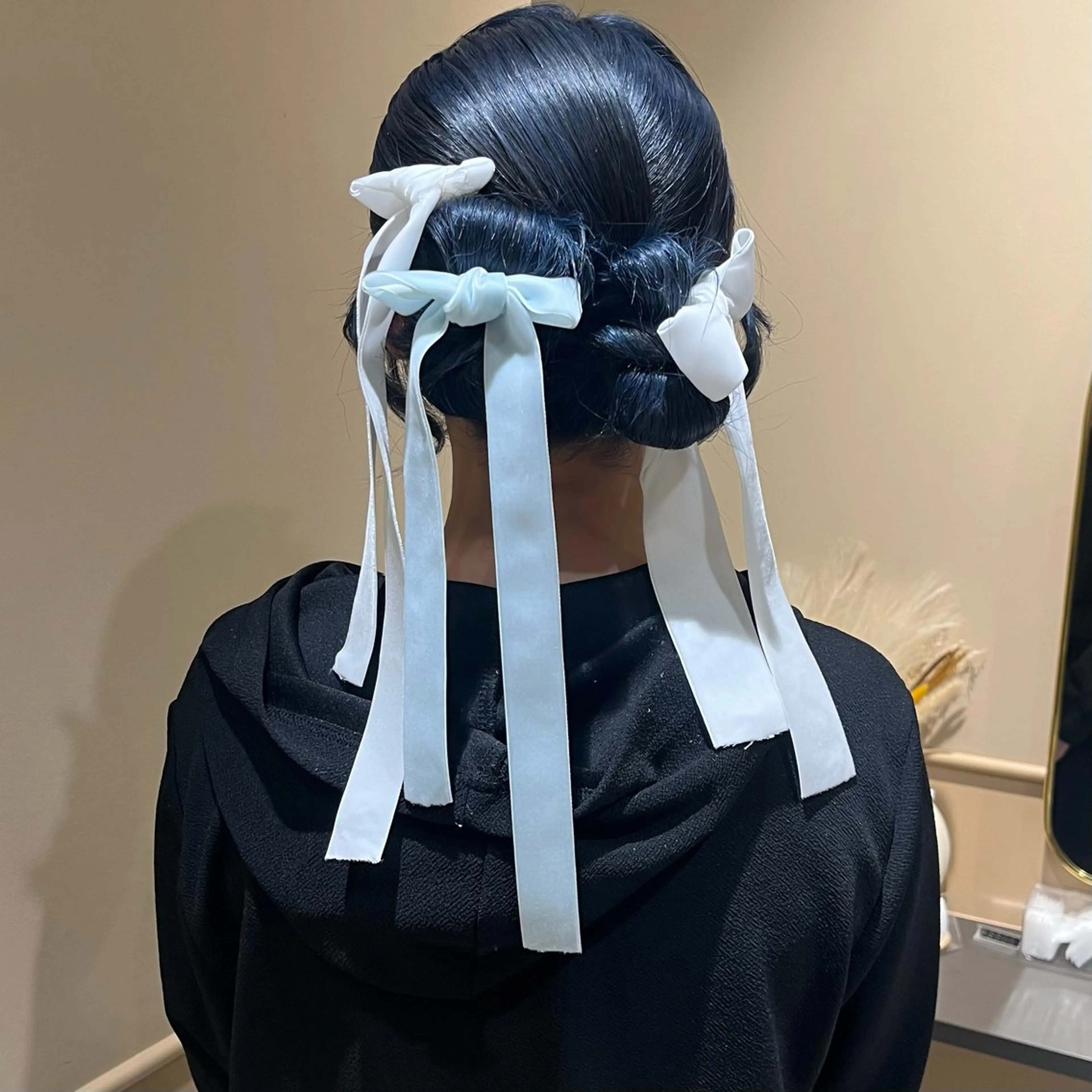 ミディアム ヘアアレンジ 成人式 🫧tomoka 透明感カラー🫧のヘアスタイル