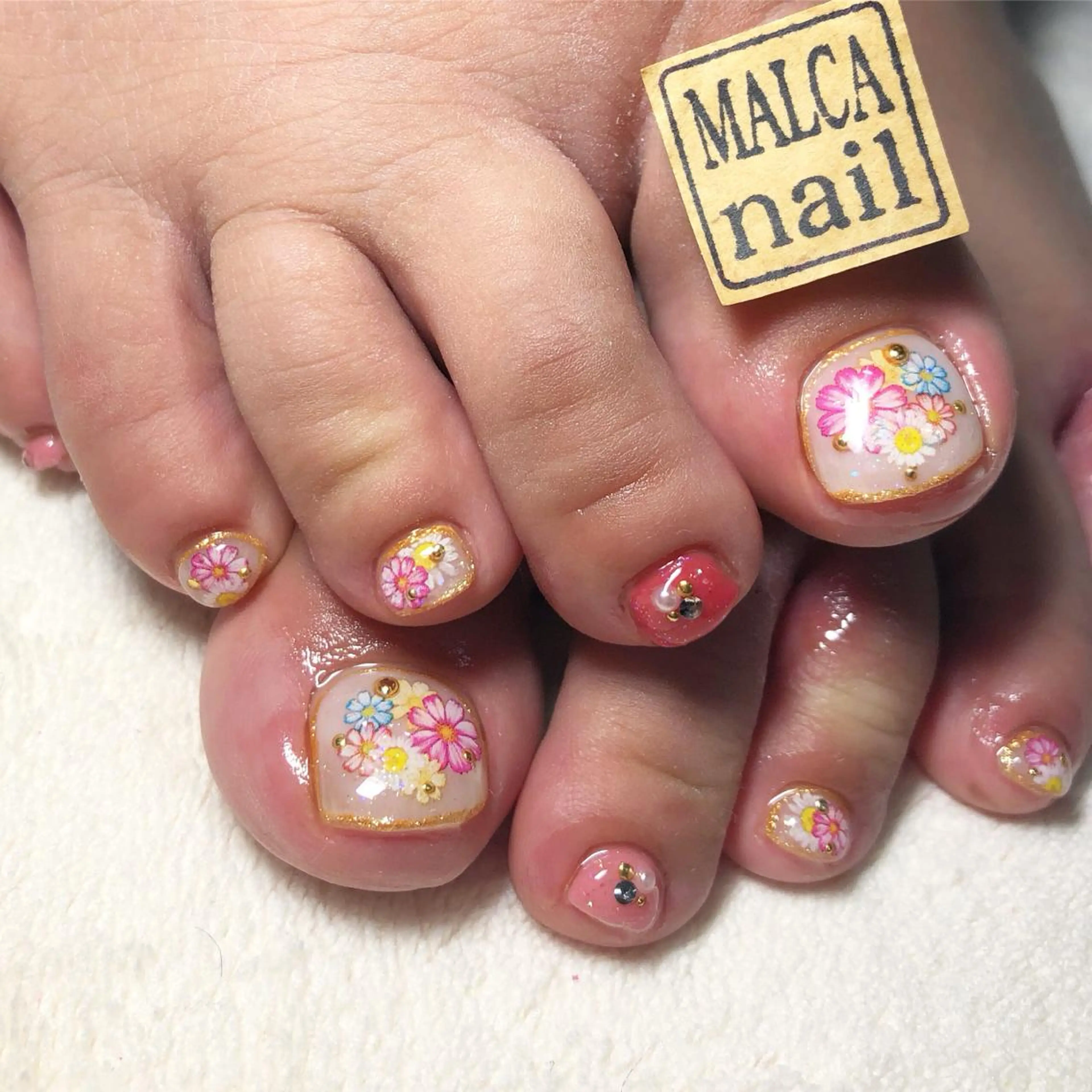 ミディアム カラー パーマ キッズ ネイル マツエク・マツパ ハンドネイル MALCAnail(マルカネイル)所属・荒木 莉奈のネイルデザイン