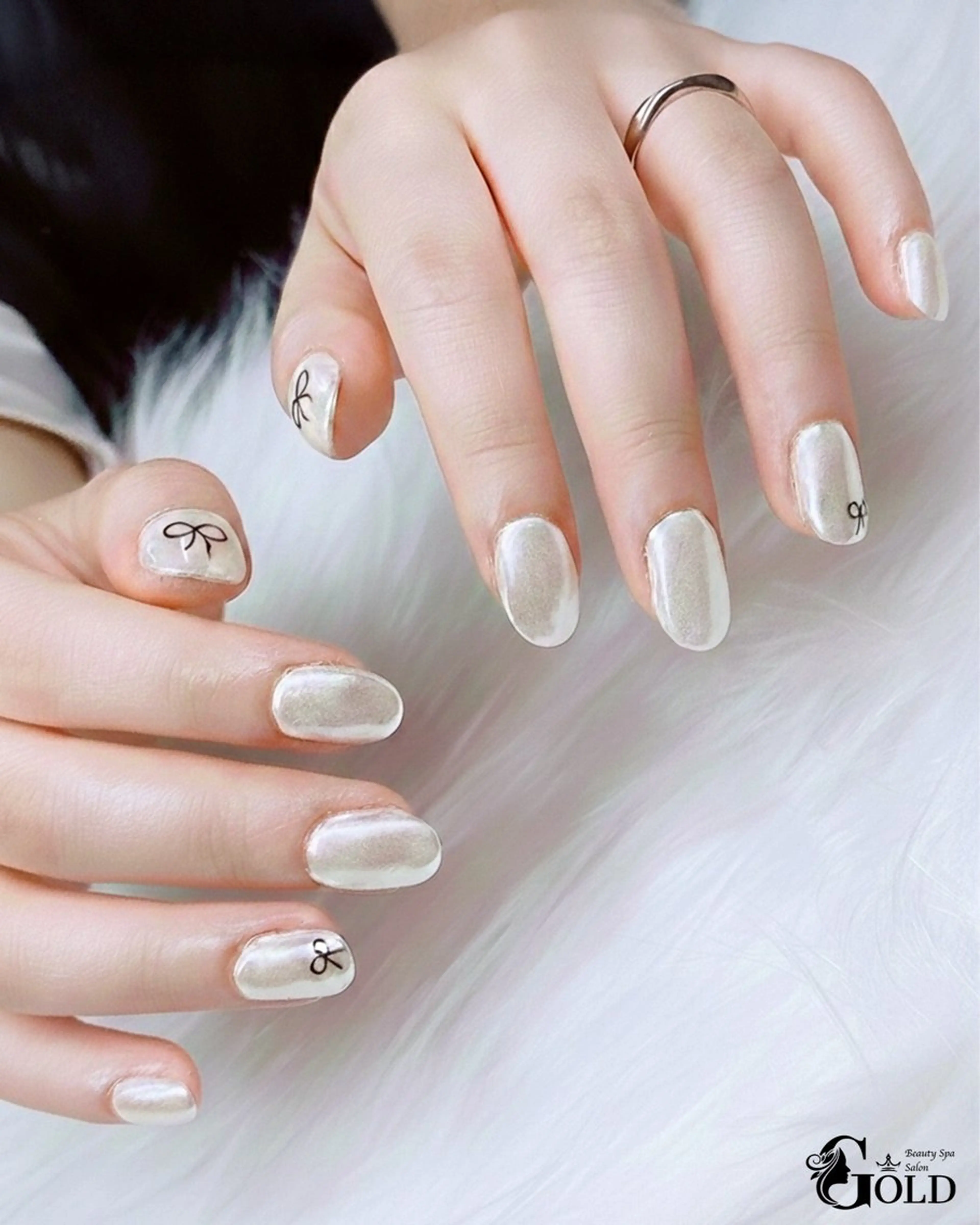 ネイル キラキラネイル ミラーネイル ハンドネイル salon GOLD フォンのネイルデザイン