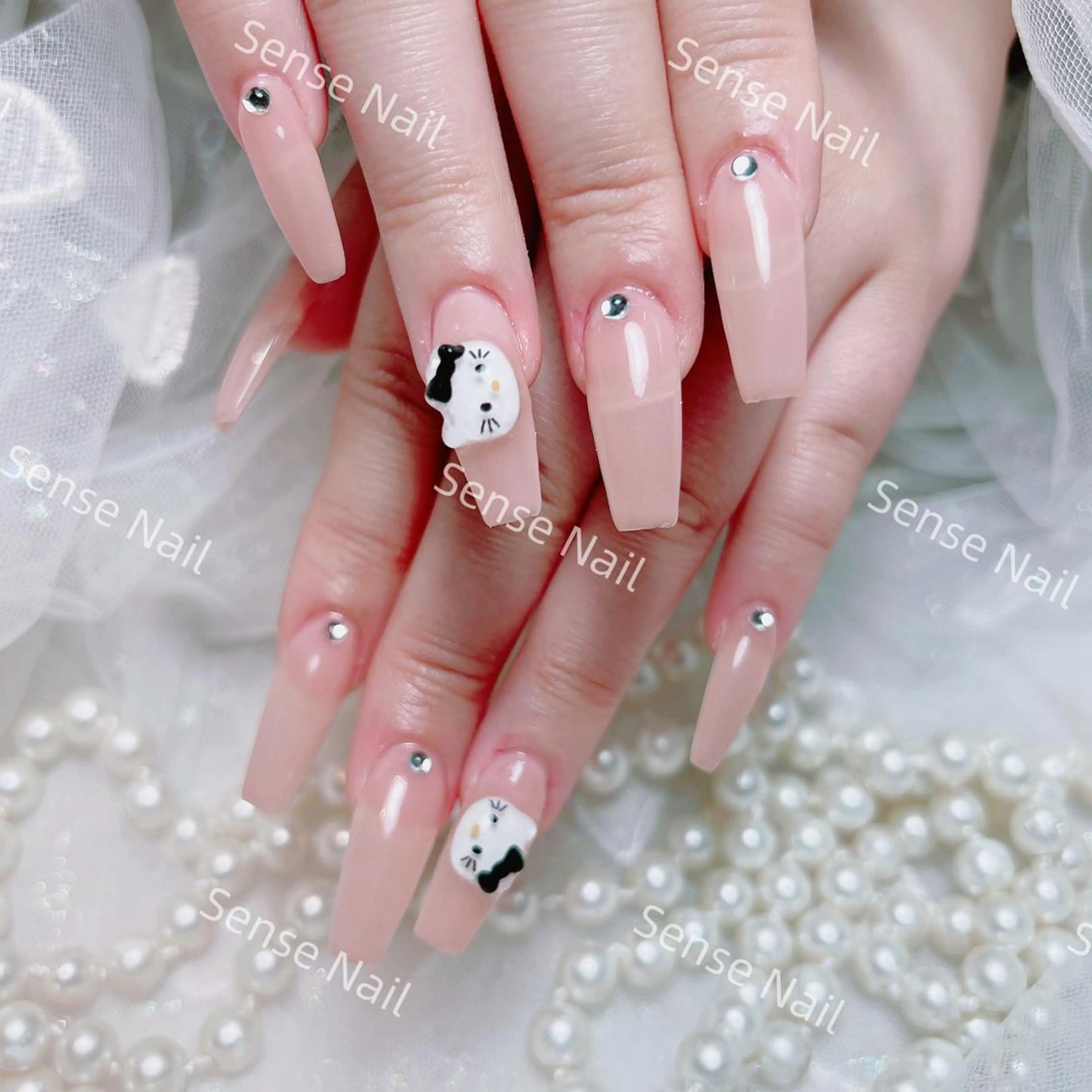 ネイル ストーンネイル ハンドネイル ハンドケア Yukiko 🌙のネイルデザイン