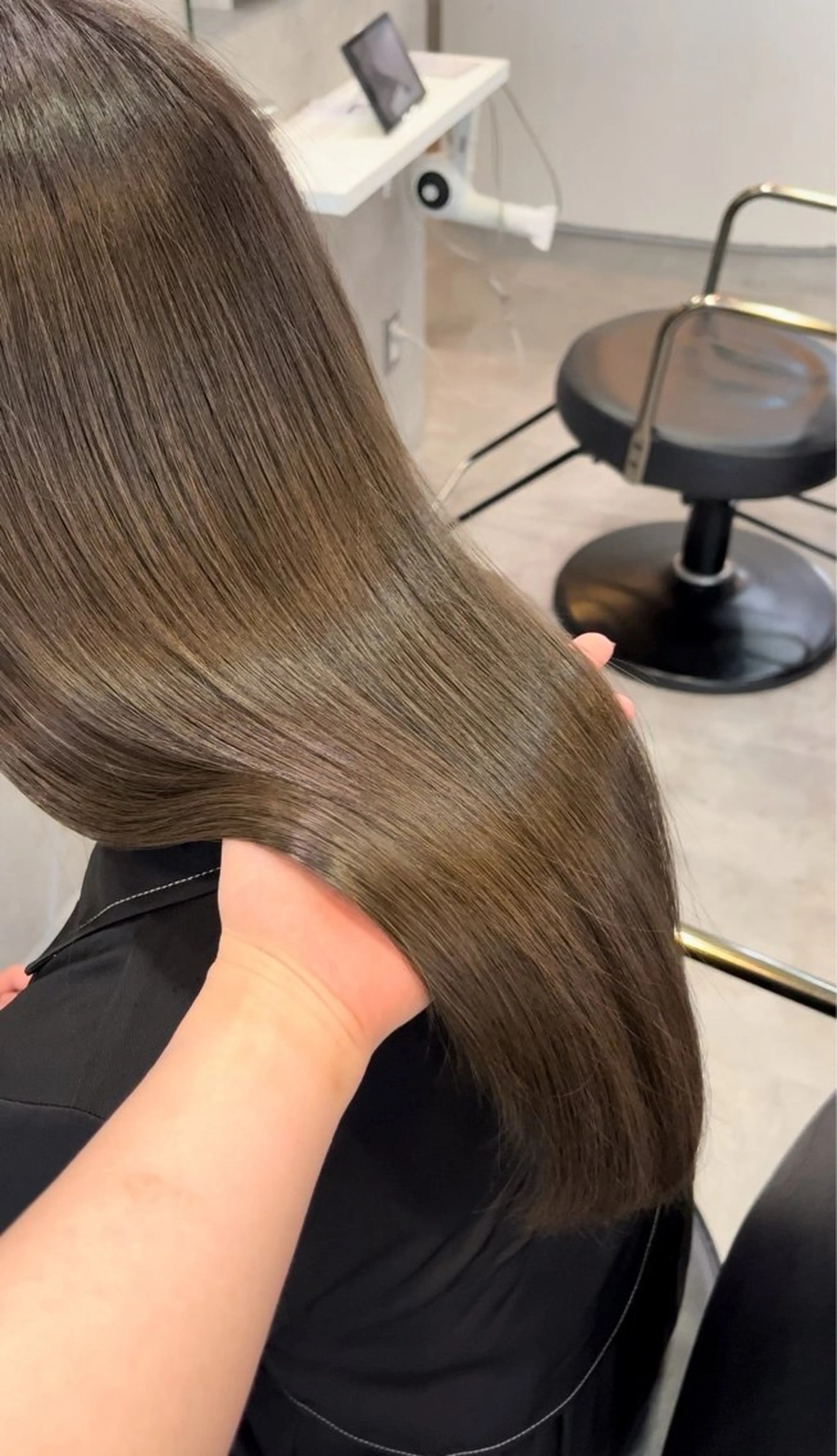 ロング カット ヘアカラー 縮毛矯正 RAISE by_WHITEのヘアスタイル