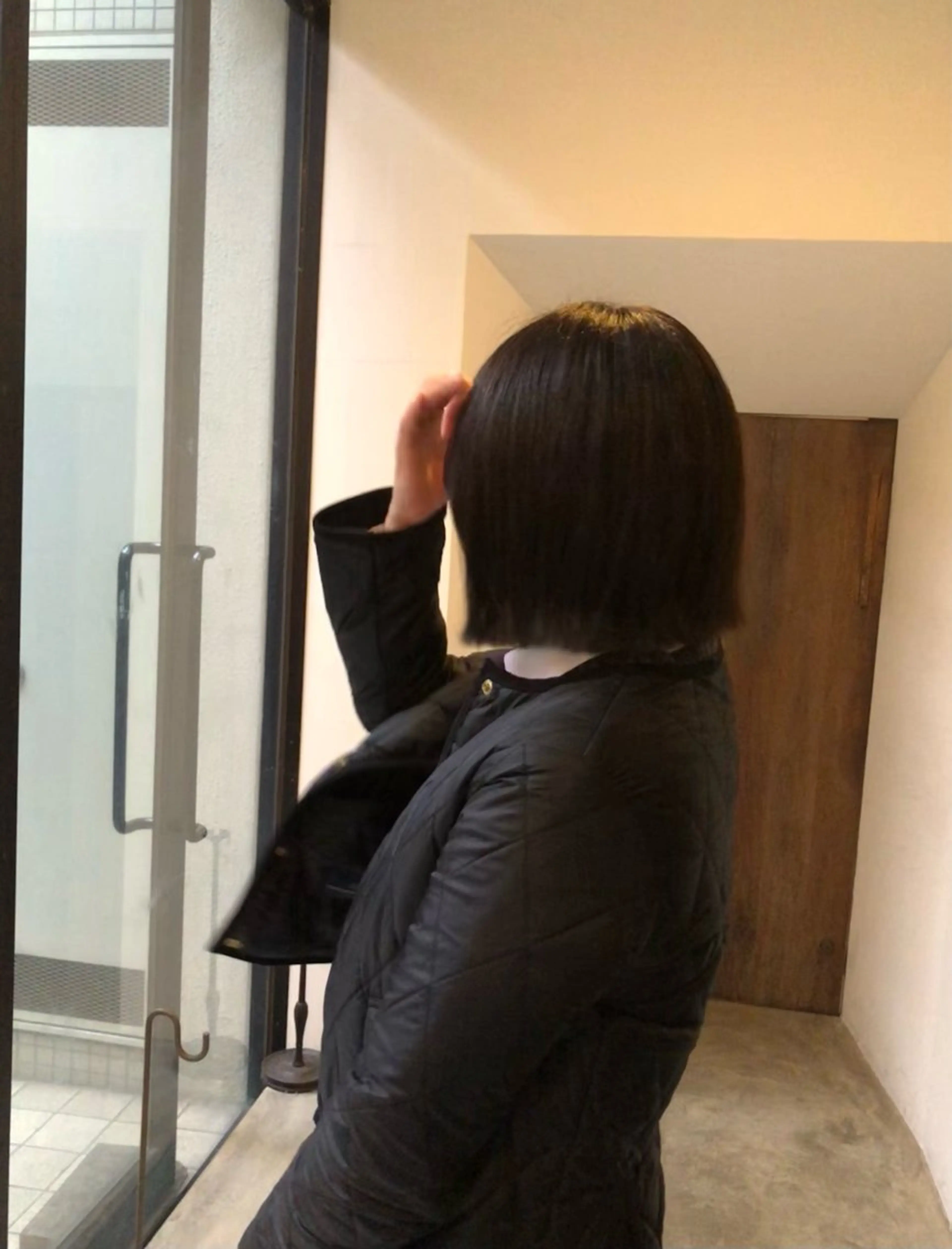 ショート カラー ボブ 竹内 絢香のヘアスタイル